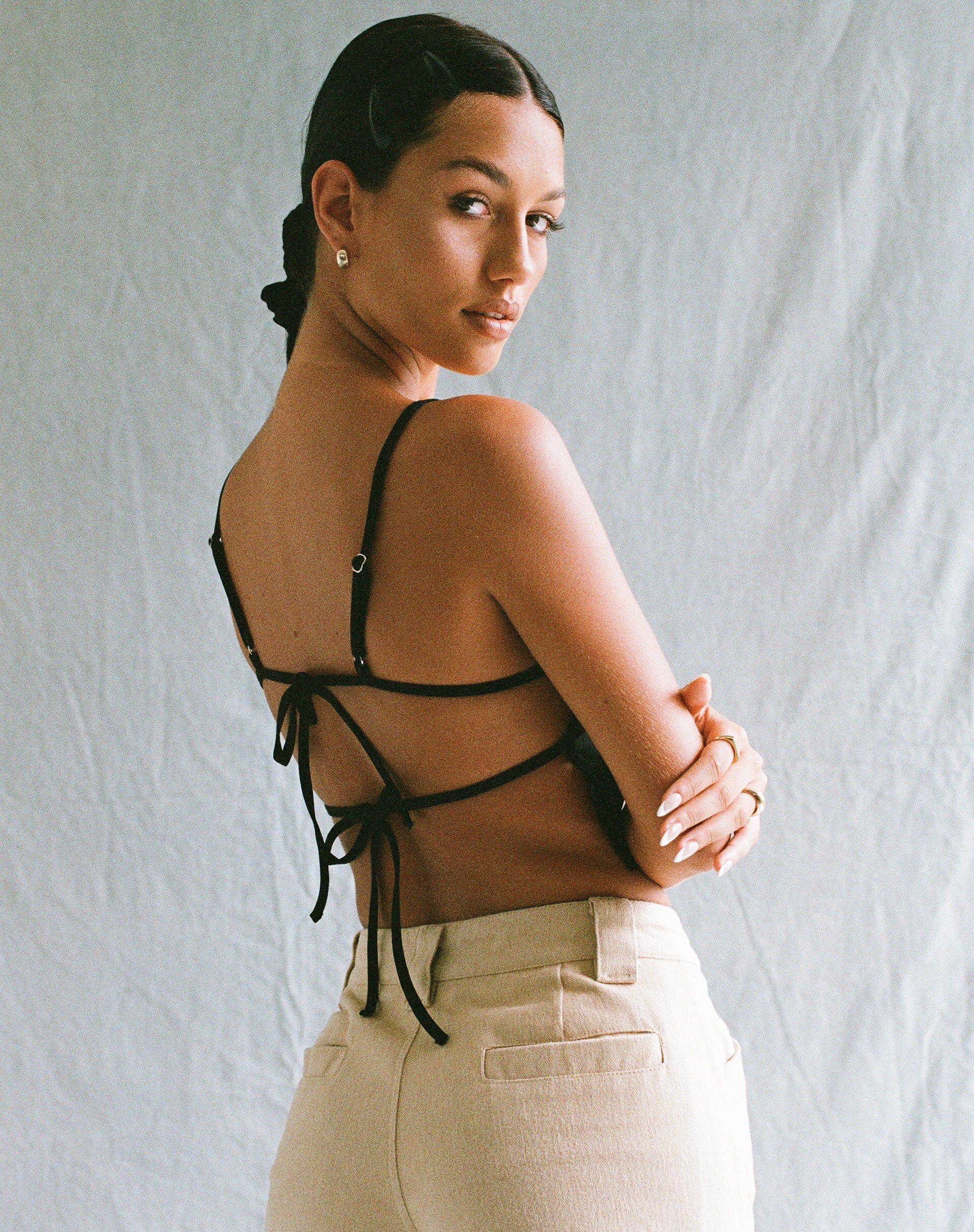 Immagine di MOTEL X OLIVIA NEILL Merita Crop Top in Nero Sartoriale