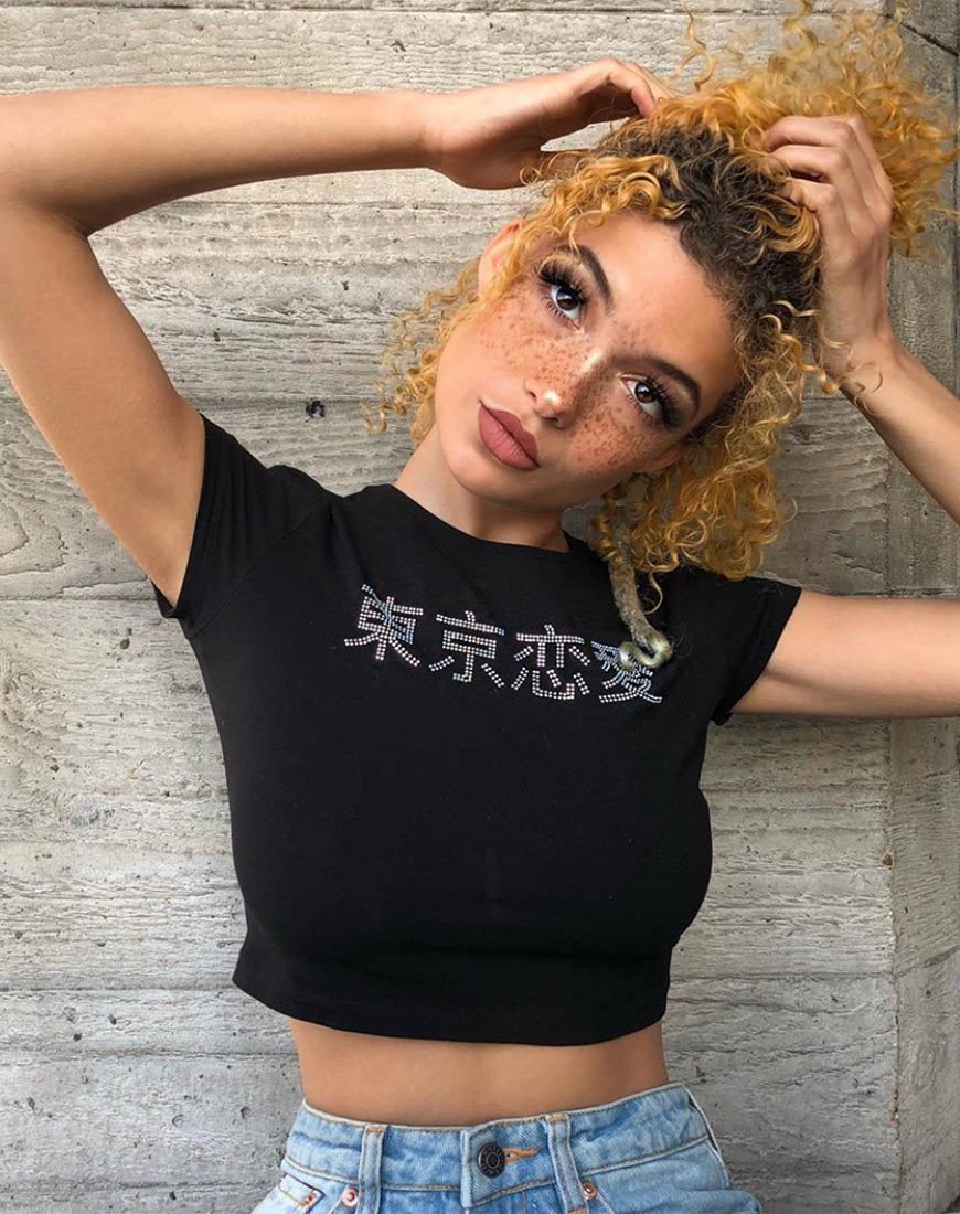 Immagine di Tiney Crop Top Tee in nero con diamante Hotfix