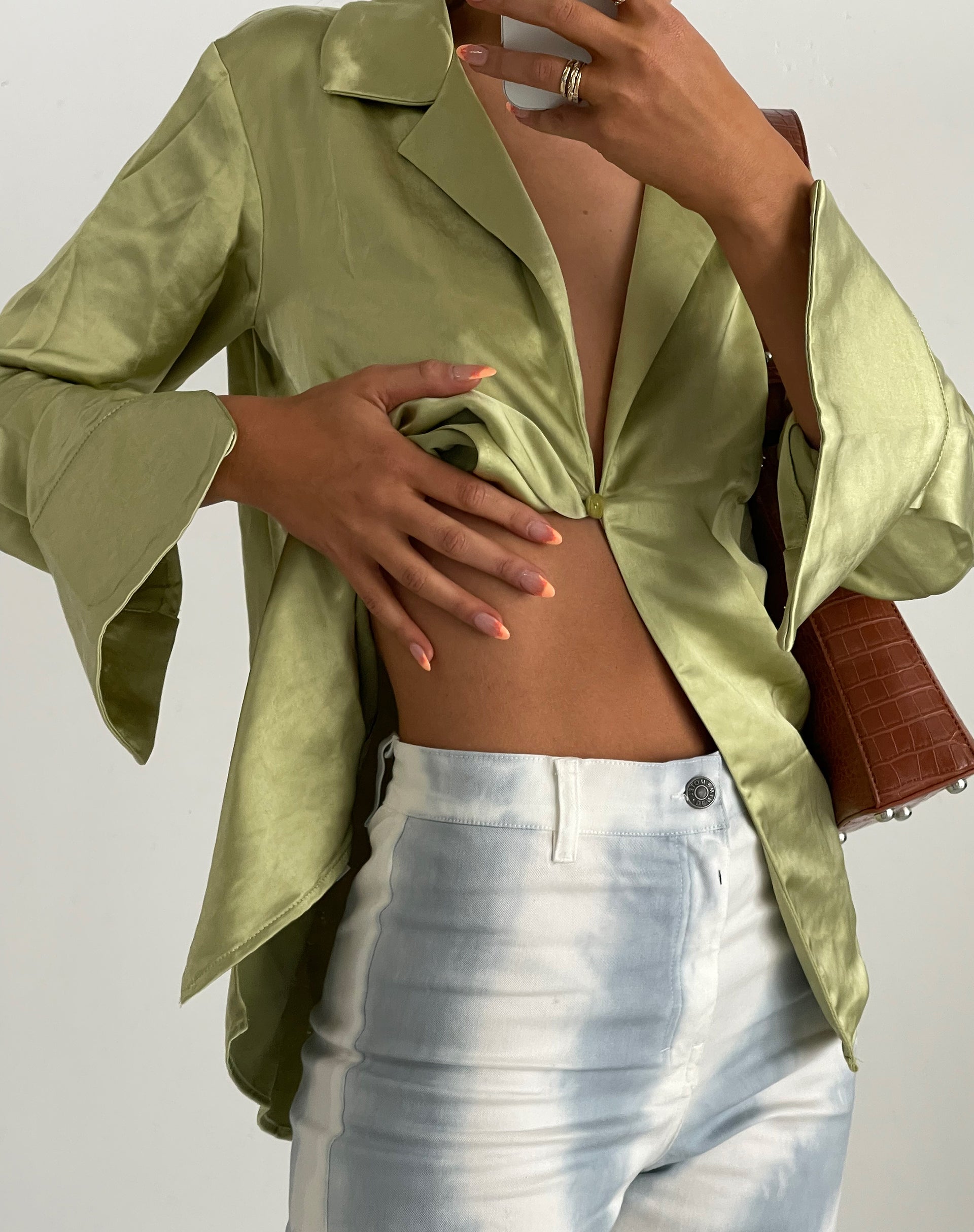 Immagine della camicia Saras in raso verde nilo