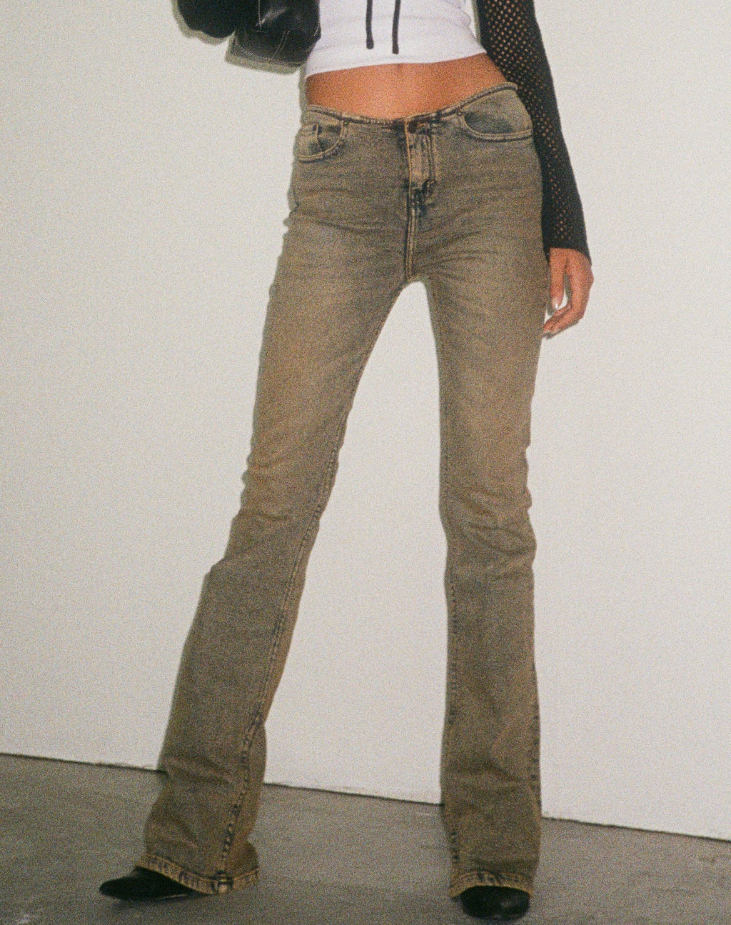 Jeans a vita pulita a vita bassa in blu sabbia