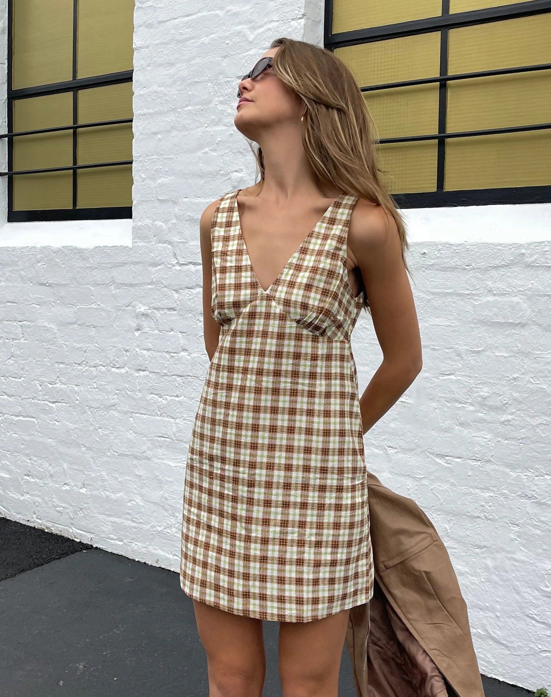 immagine di MOTEL X JACQUIE Eluned Day Dress a quadri gialli e marroni