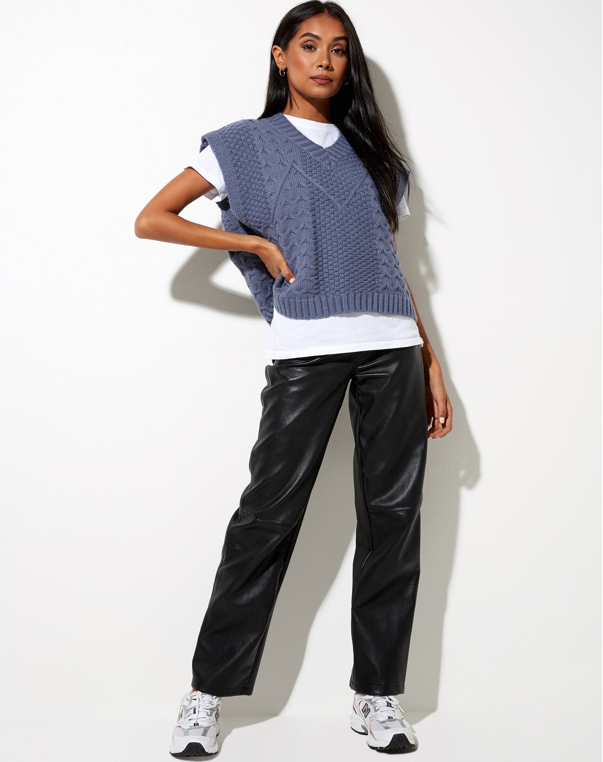 Immagine di Qinna Vest in Charcoal