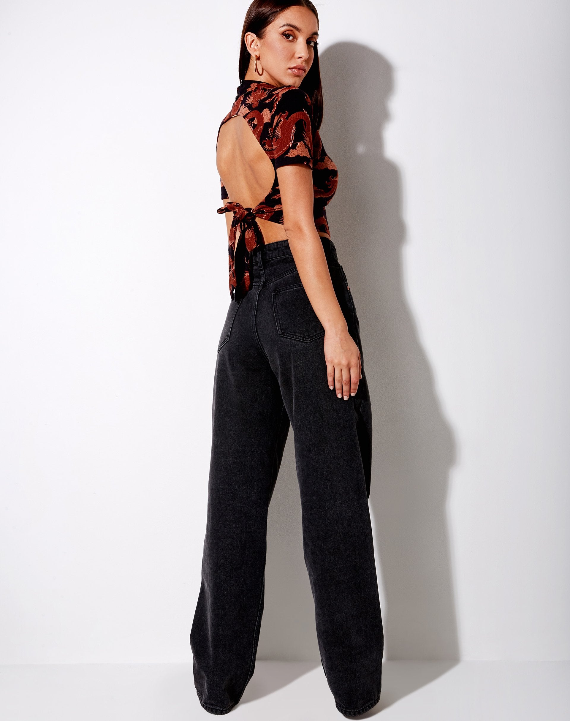 Immagine di Que Backless Top in tonalità arancione Dragon