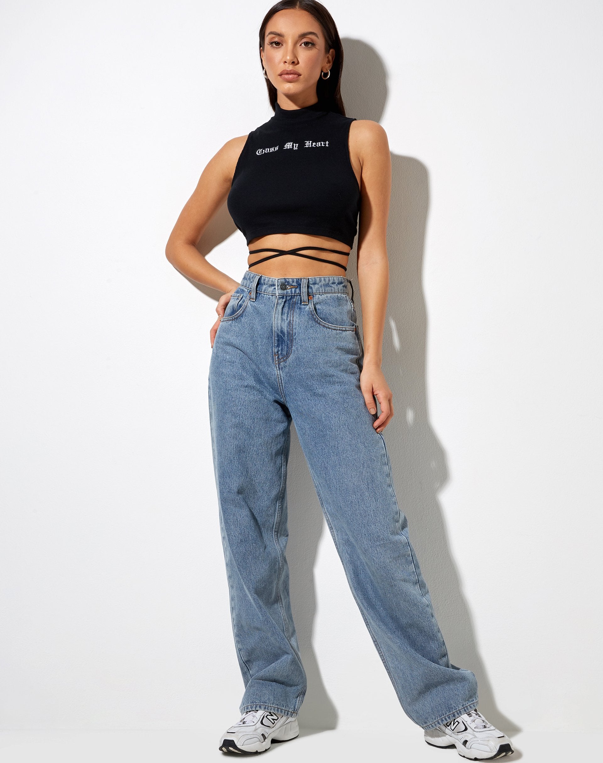 Immagine di Quera Crop Top in nero Cross My Heart Embro