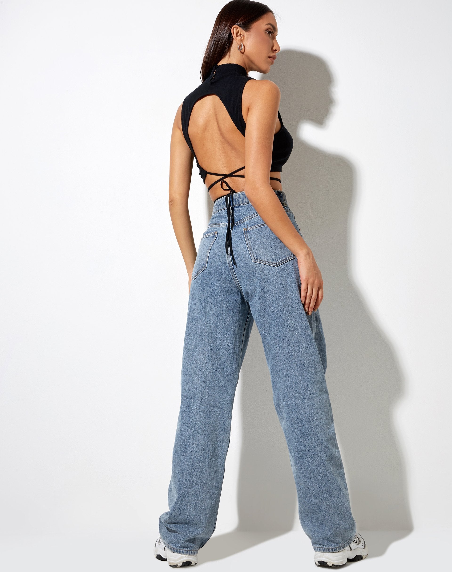 Immagine di Quera Crop Top in nero Cross My Heart Embro