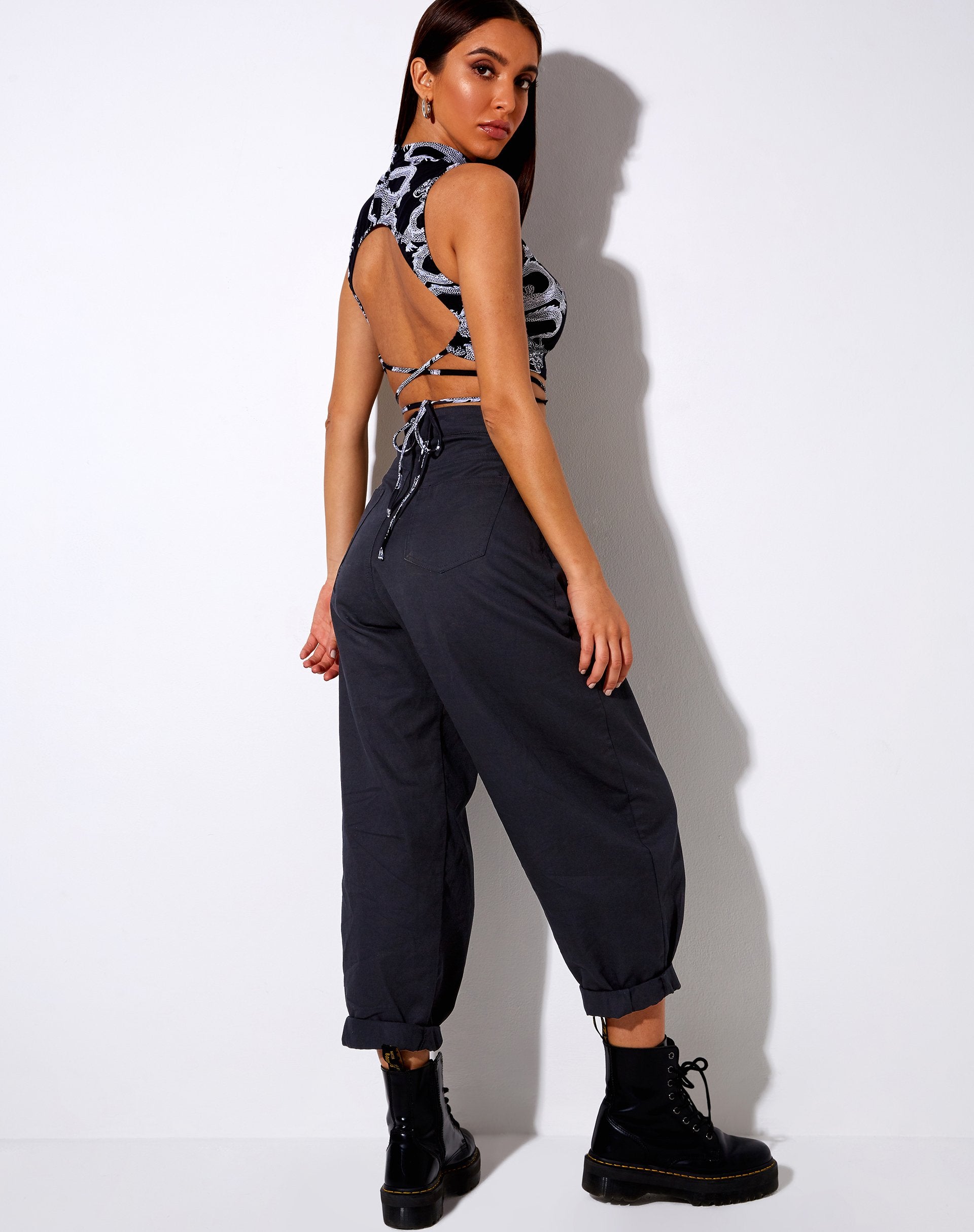 Immagine di Quera Crop Top in Dragon Rope Black Placement