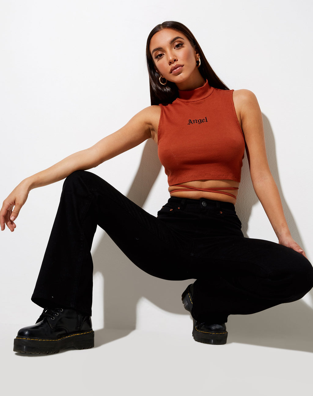 Quera Crop Top in Rib Picante con ricamo "Angel".