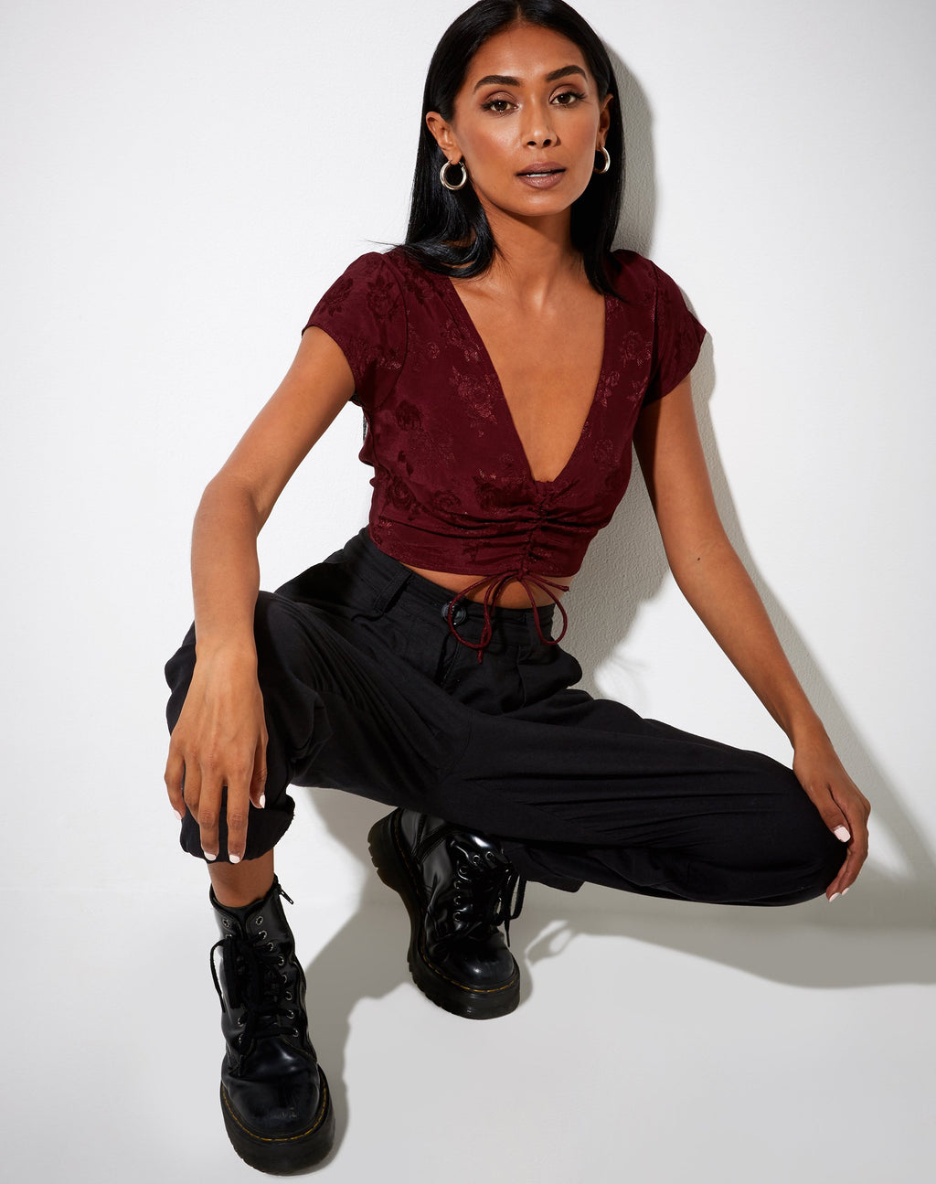 Raeto Crop Top in raso rosa borgogna