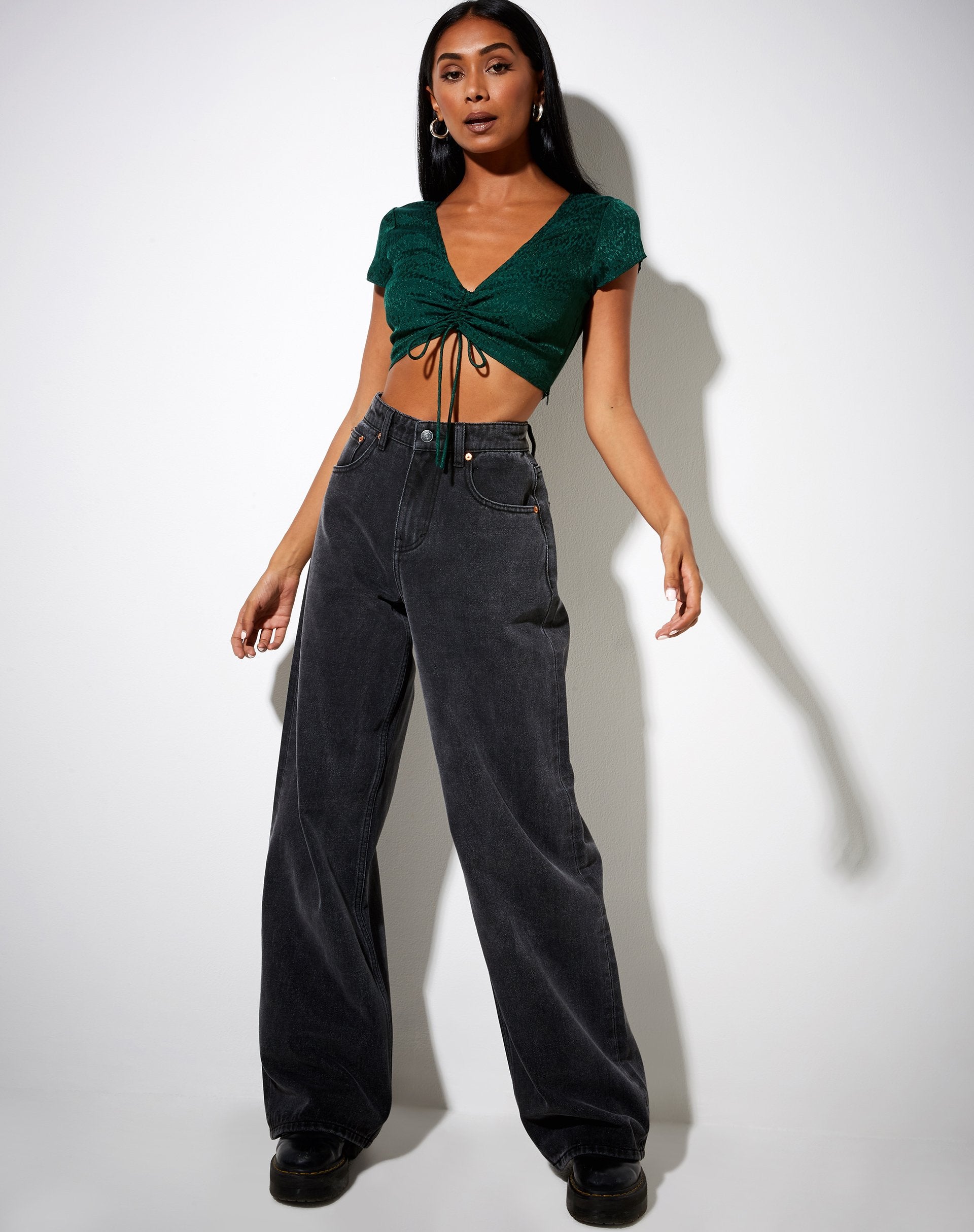 Immagine di Raeto Crop Top in satin ghepardo verde bosco