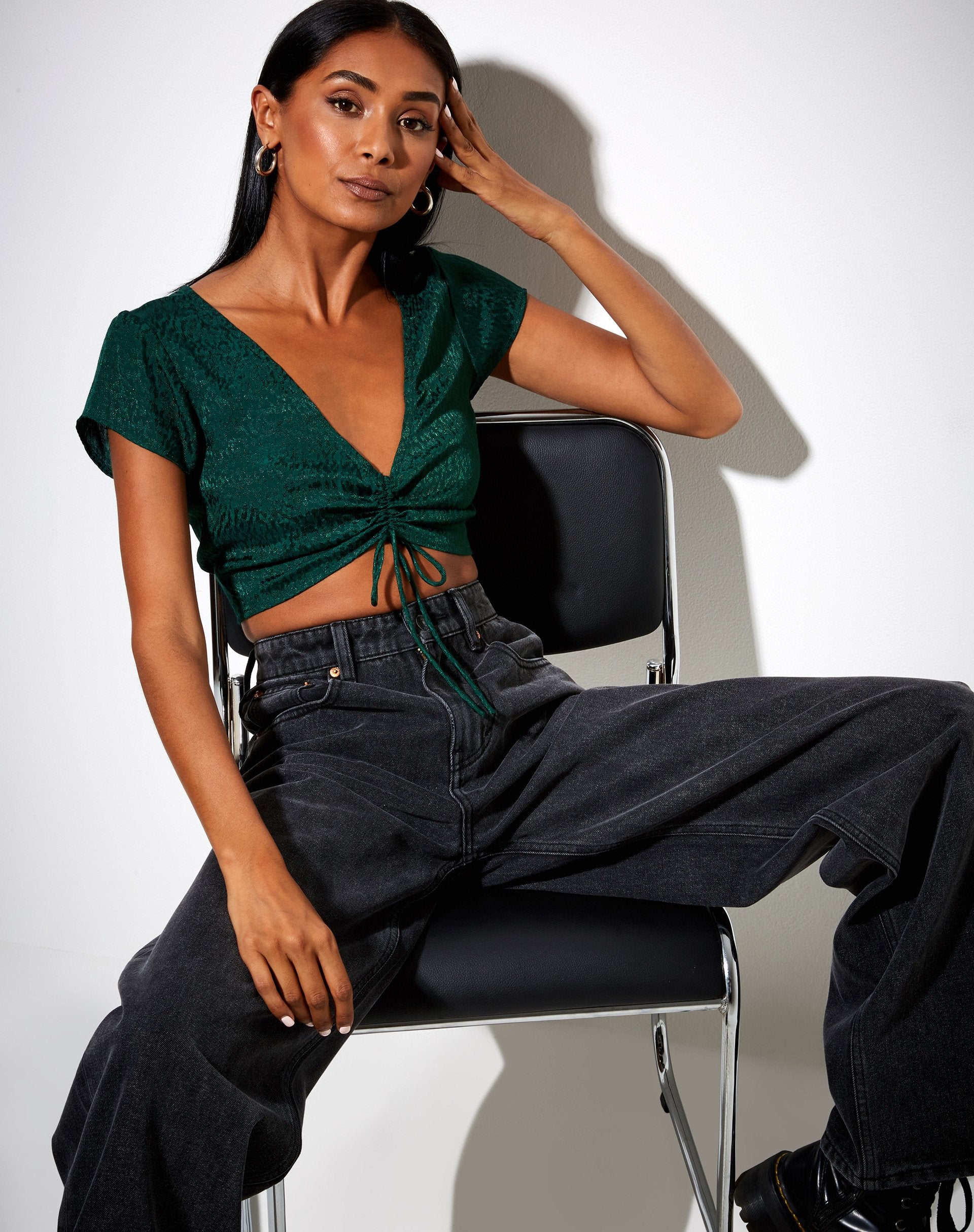 Immagine di Raeto Crop Top in satin ghepardo verde bosco
