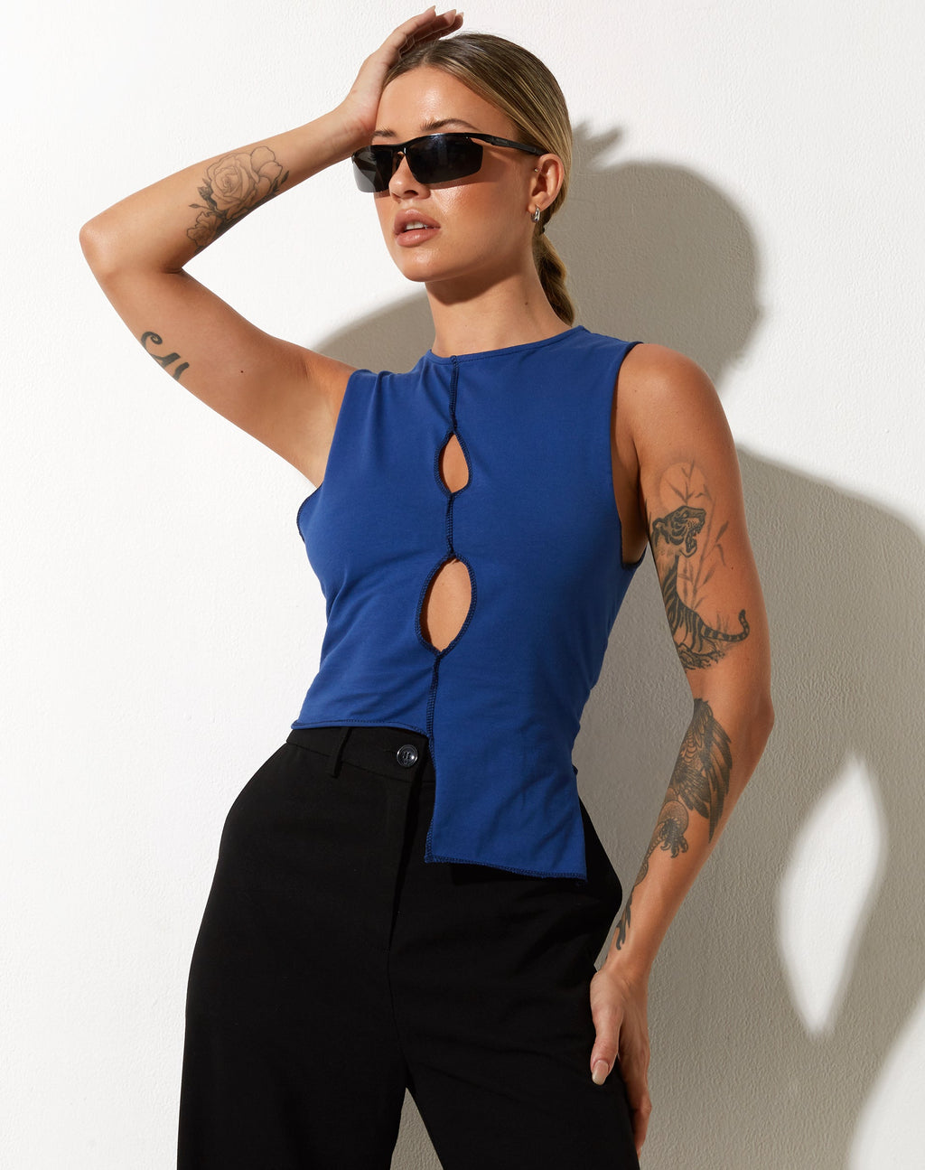 Top Raujo in lycra blu abbagliante