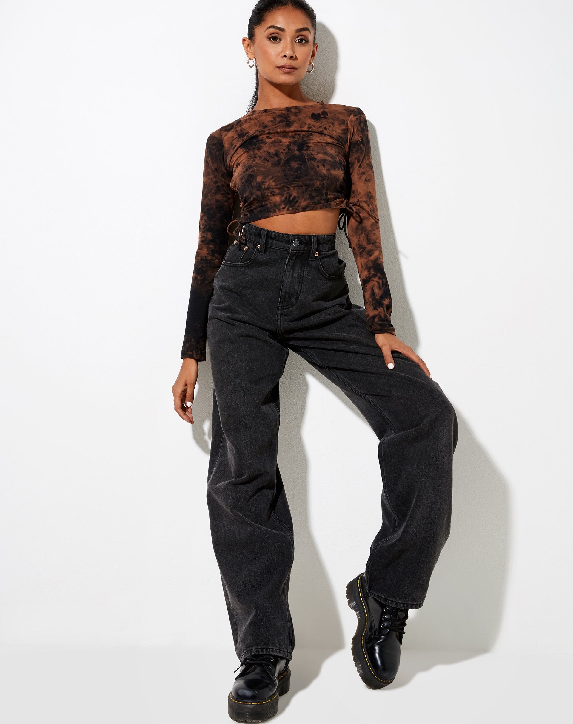 Immagine di Razelo Crop Top in Nero Ruggine Tie Dye