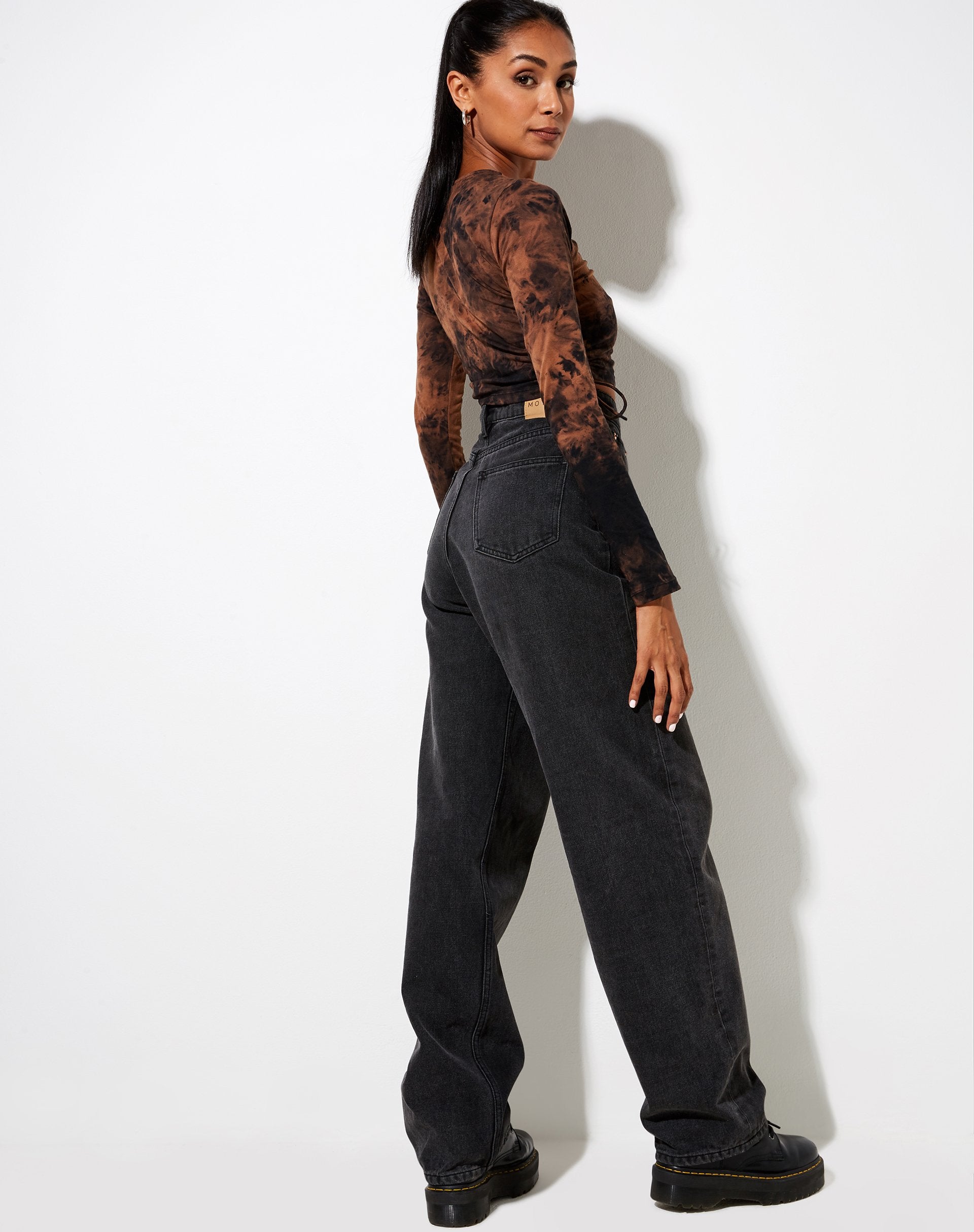 Immagine di Razelo Crop Top in Nero Ruggine Tie Dye