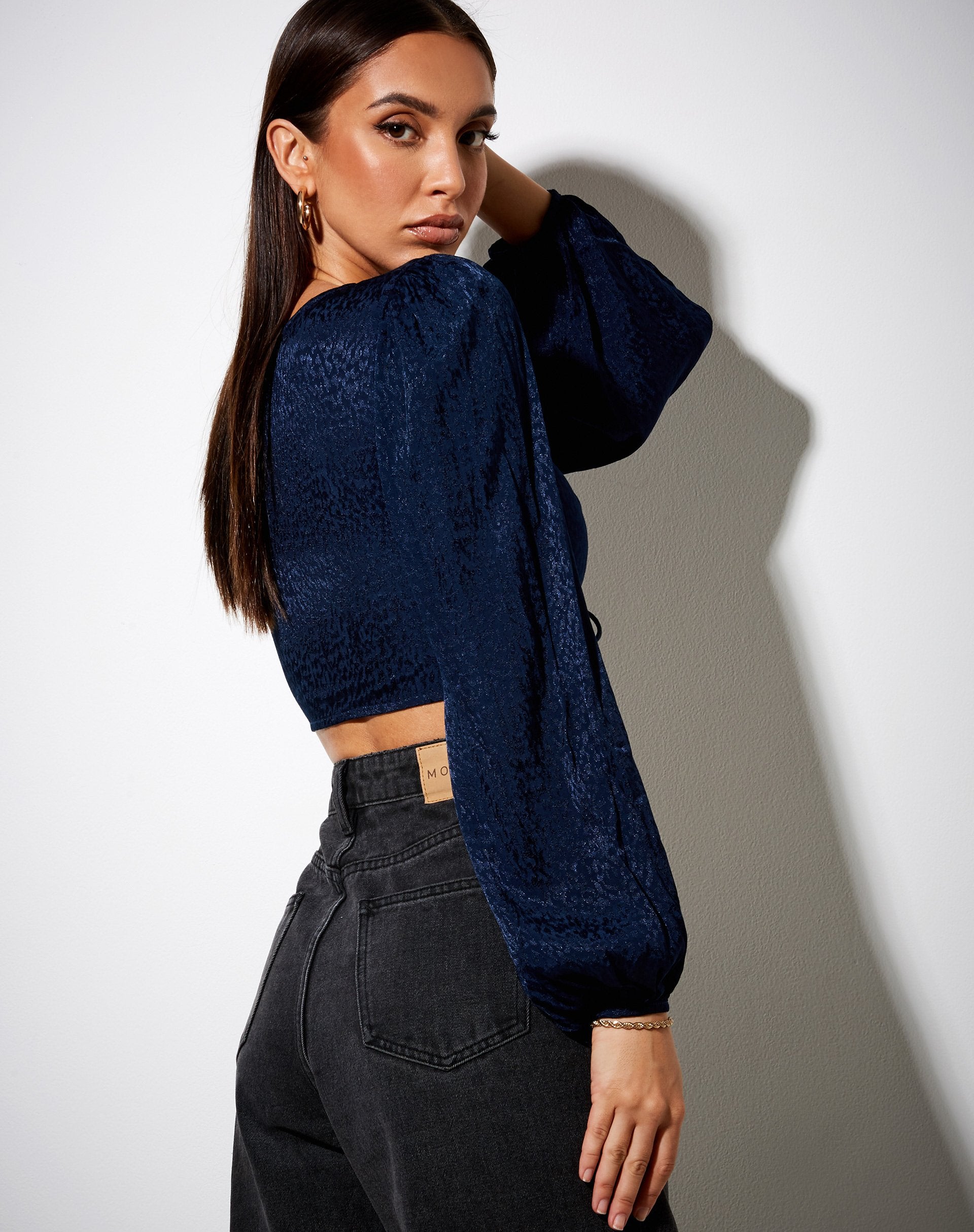 Immagine di Reilo Crop Top in Satin Cheetah Navy