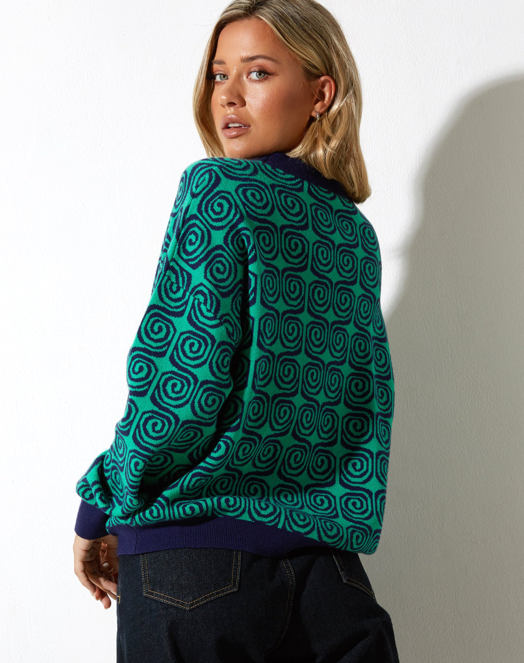 Maglione Ammar in verde e blu a vortice