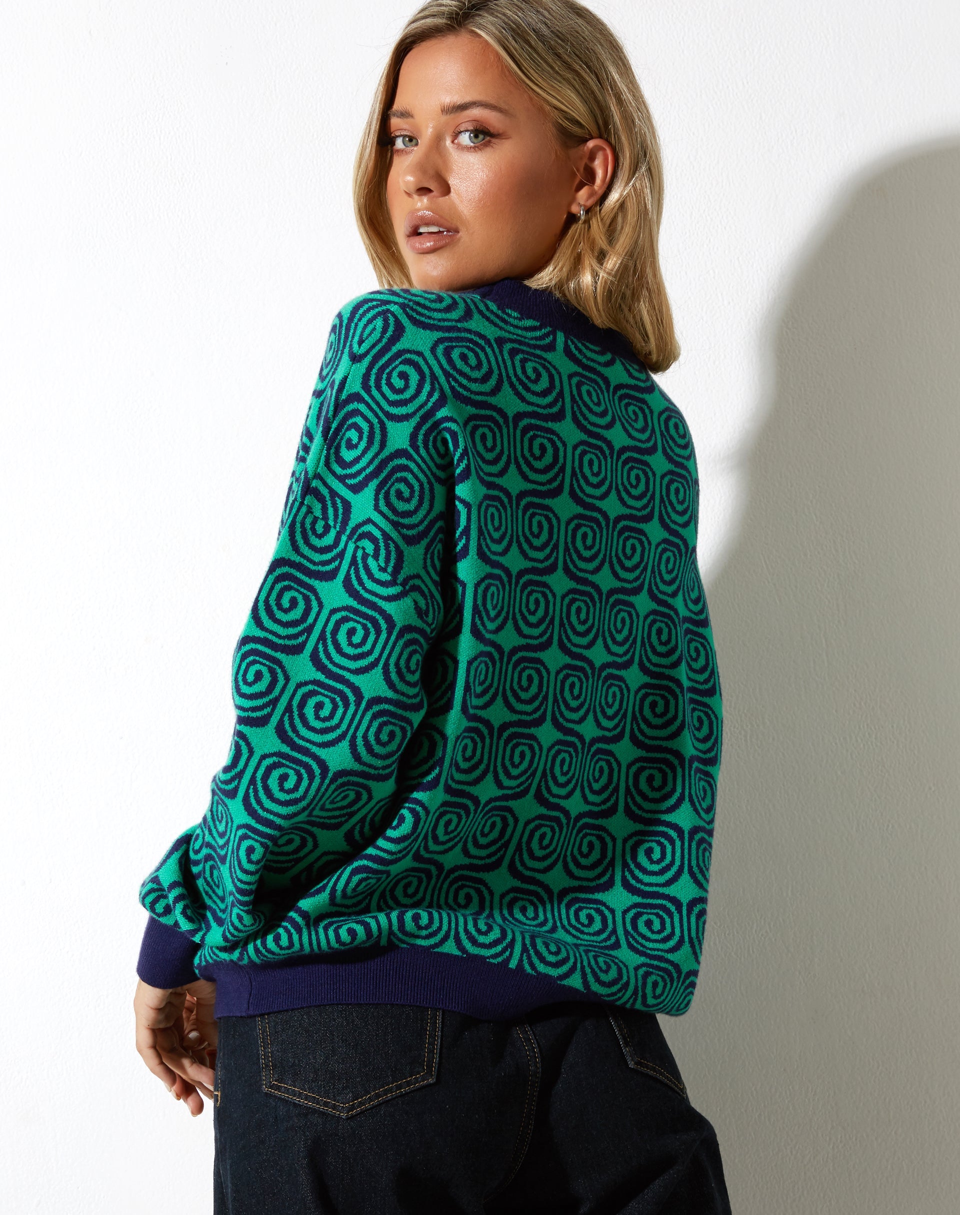 Immagine di Ammar Jumper in verde e blu a vortice