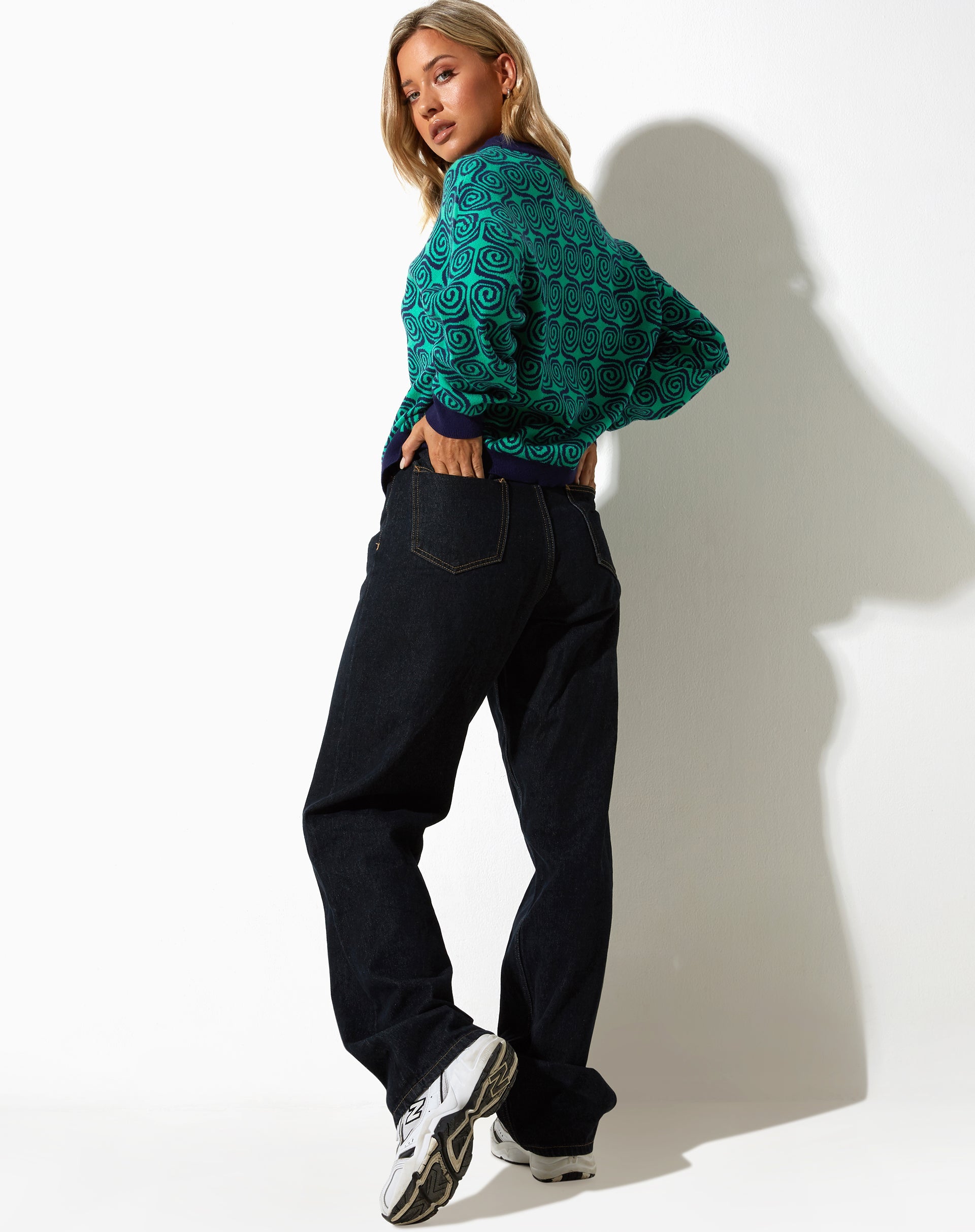 Immagine di Ammar Jumper in verde e blu a vortice
