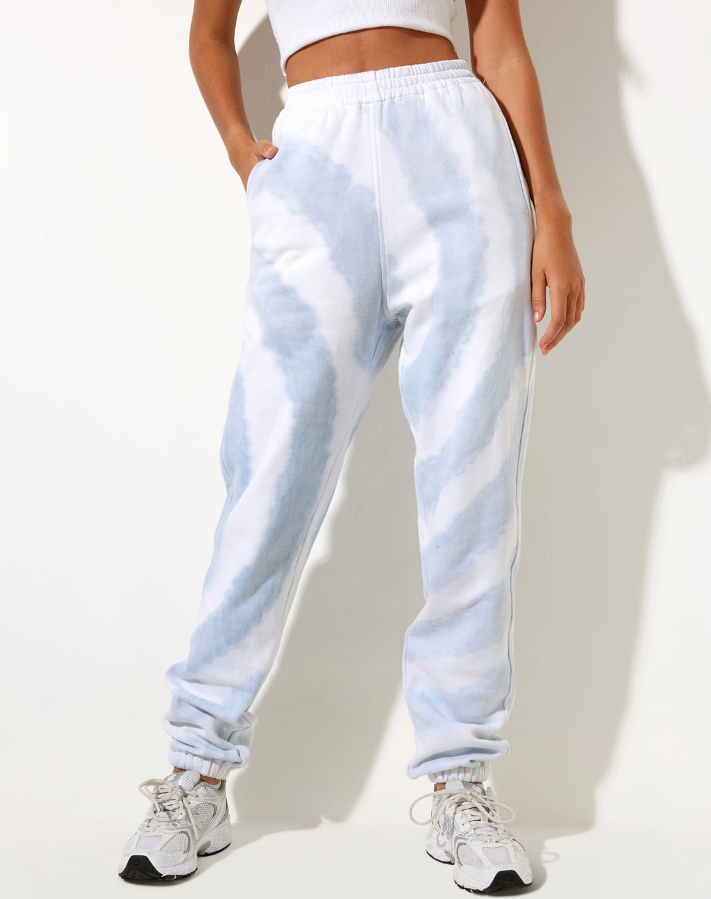 Basta Jogger in blu e bianco con vortici Tie Dye