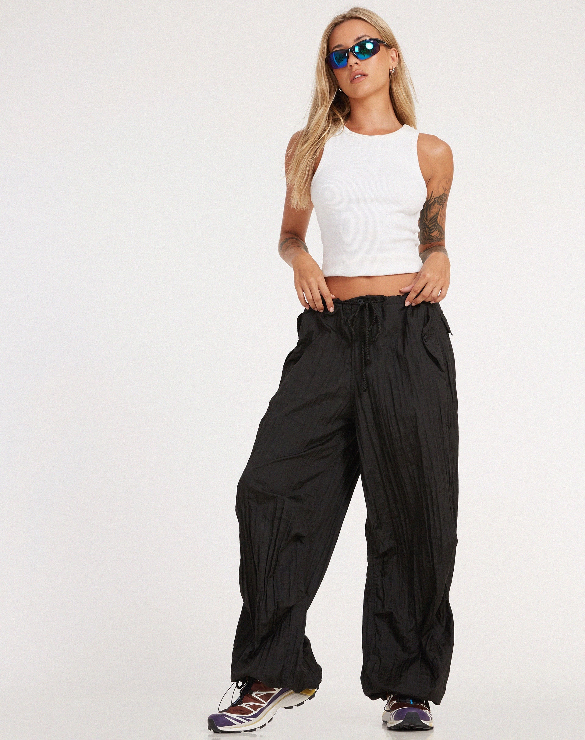 immagine del pantalone Chute in nero paracadute