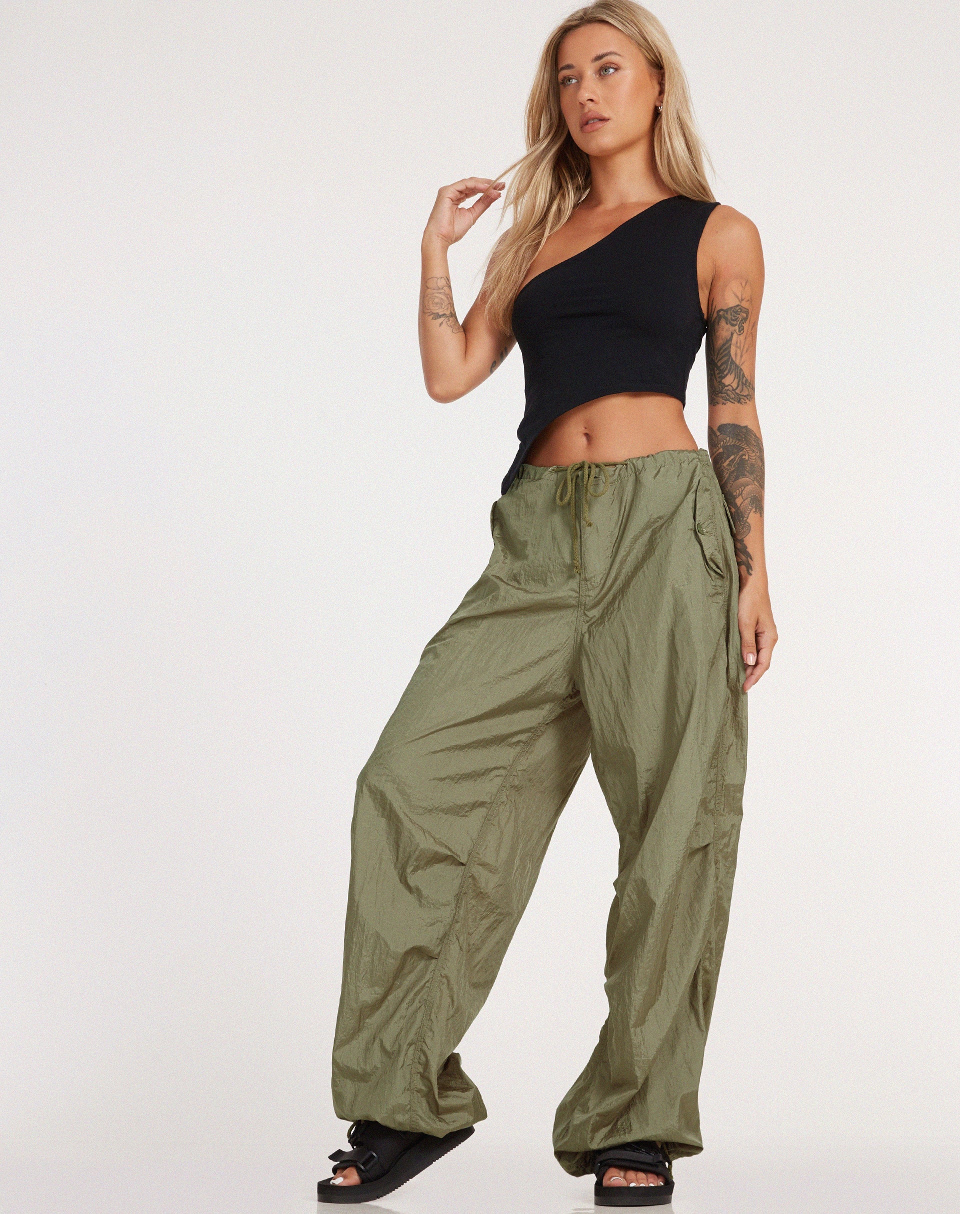 immagine del pantalone Chute in verde paracadute