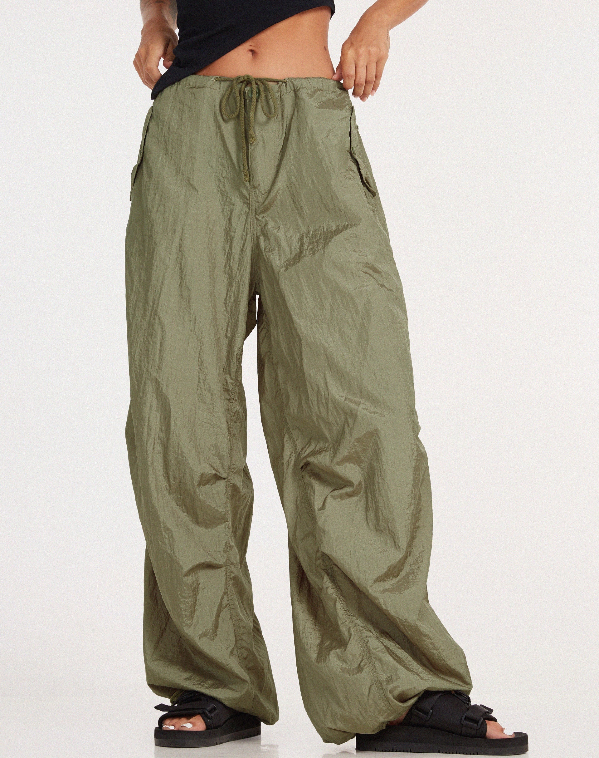 immagine del pantalone Chute in verde paracadute