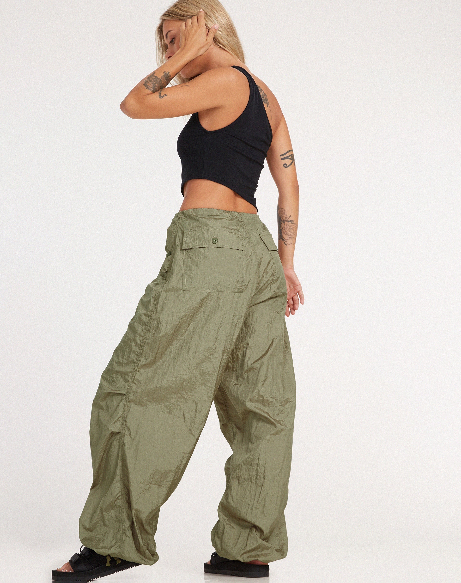 immagine del pantalone Chute in verde paracadute