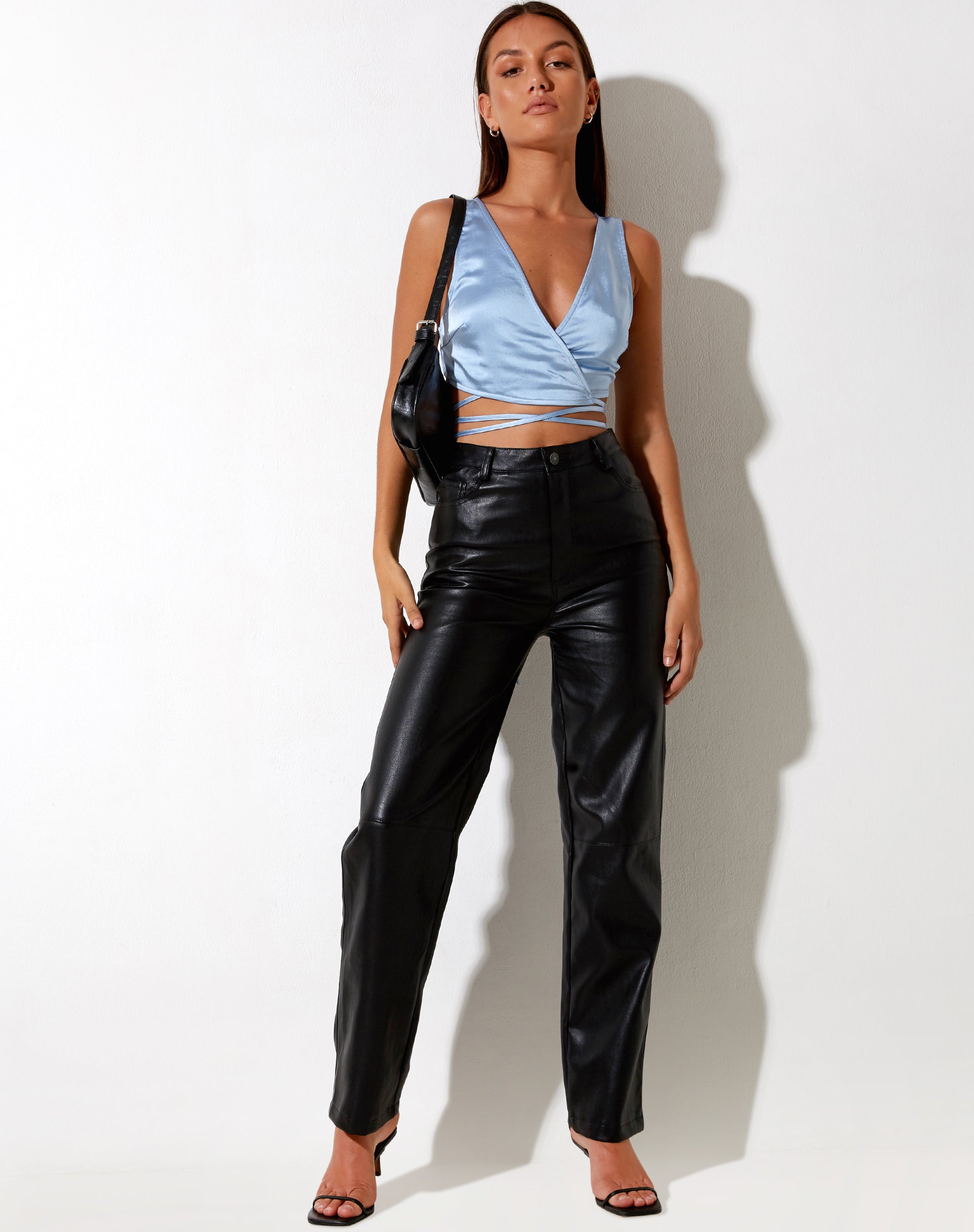 Immagine di Liliah Crop Top in satin blu giorno