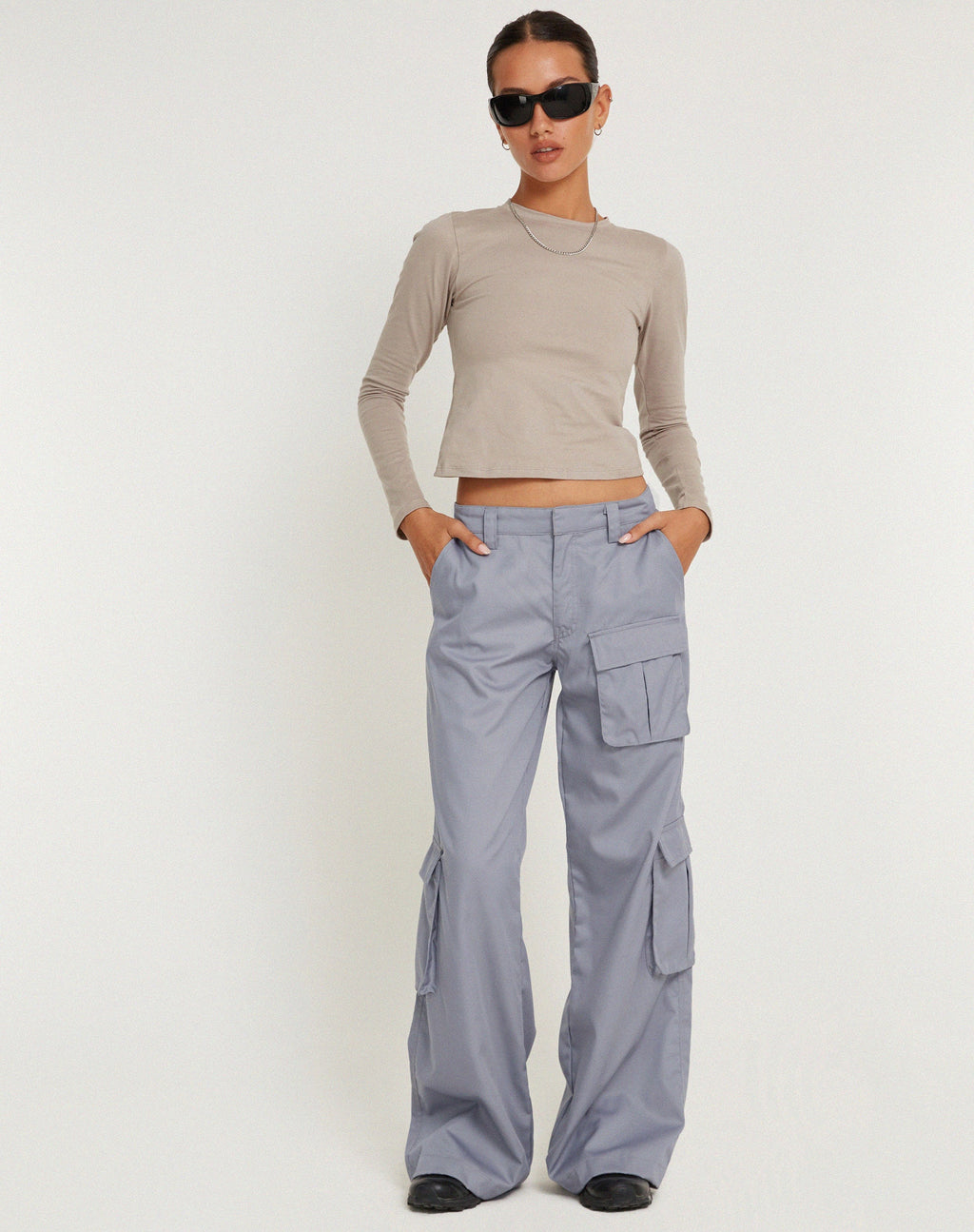 Pantaloni cargo a vita bassa Lovis in grigio