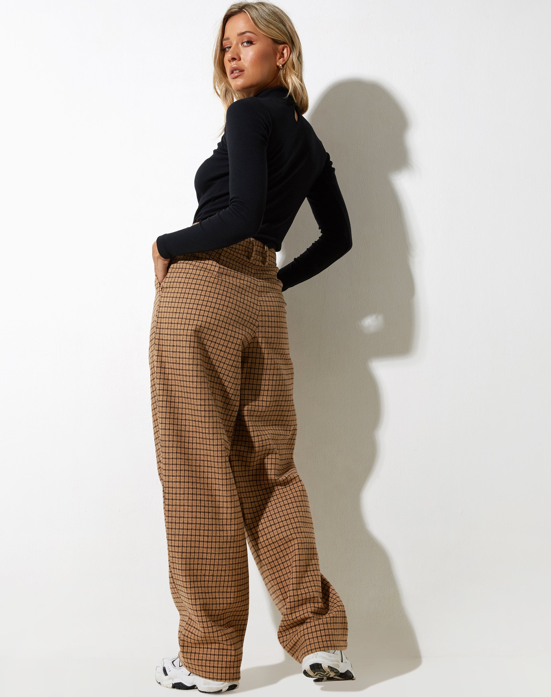 immagine dei pantaloni Sakila in lana marrone