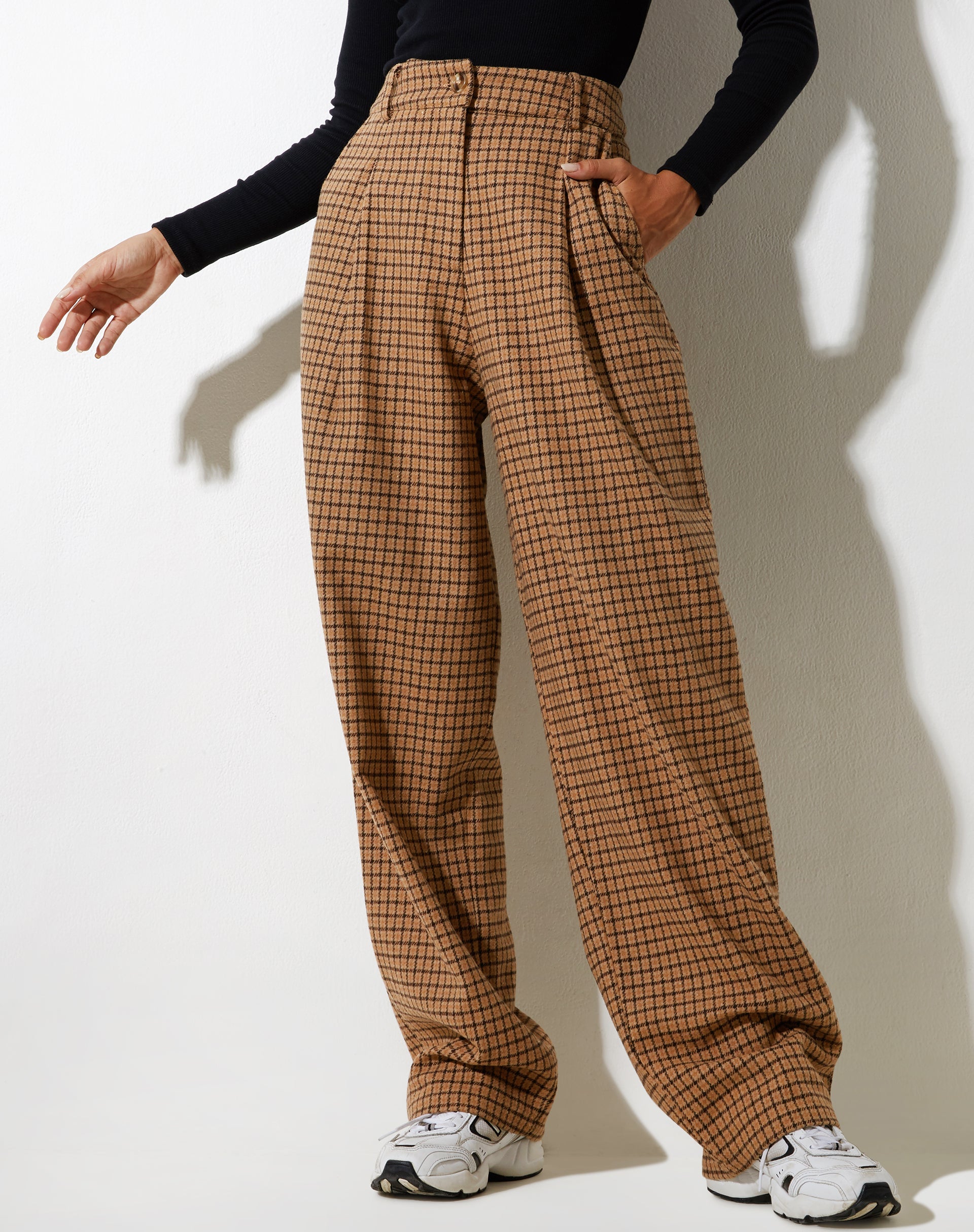immagine dei pantaloni Sakila in lana marrone