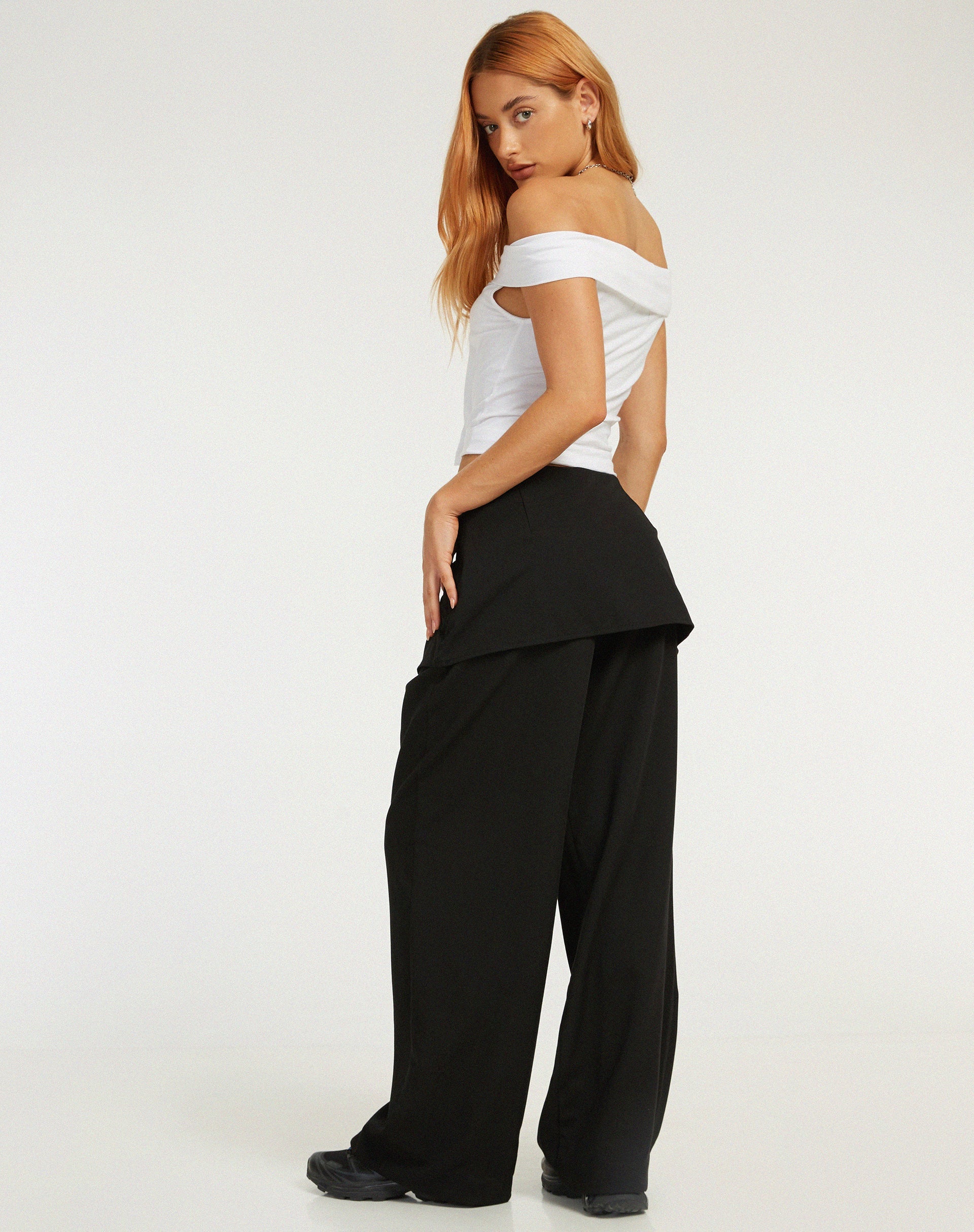 immagine della gonna pantalone Omara in nero