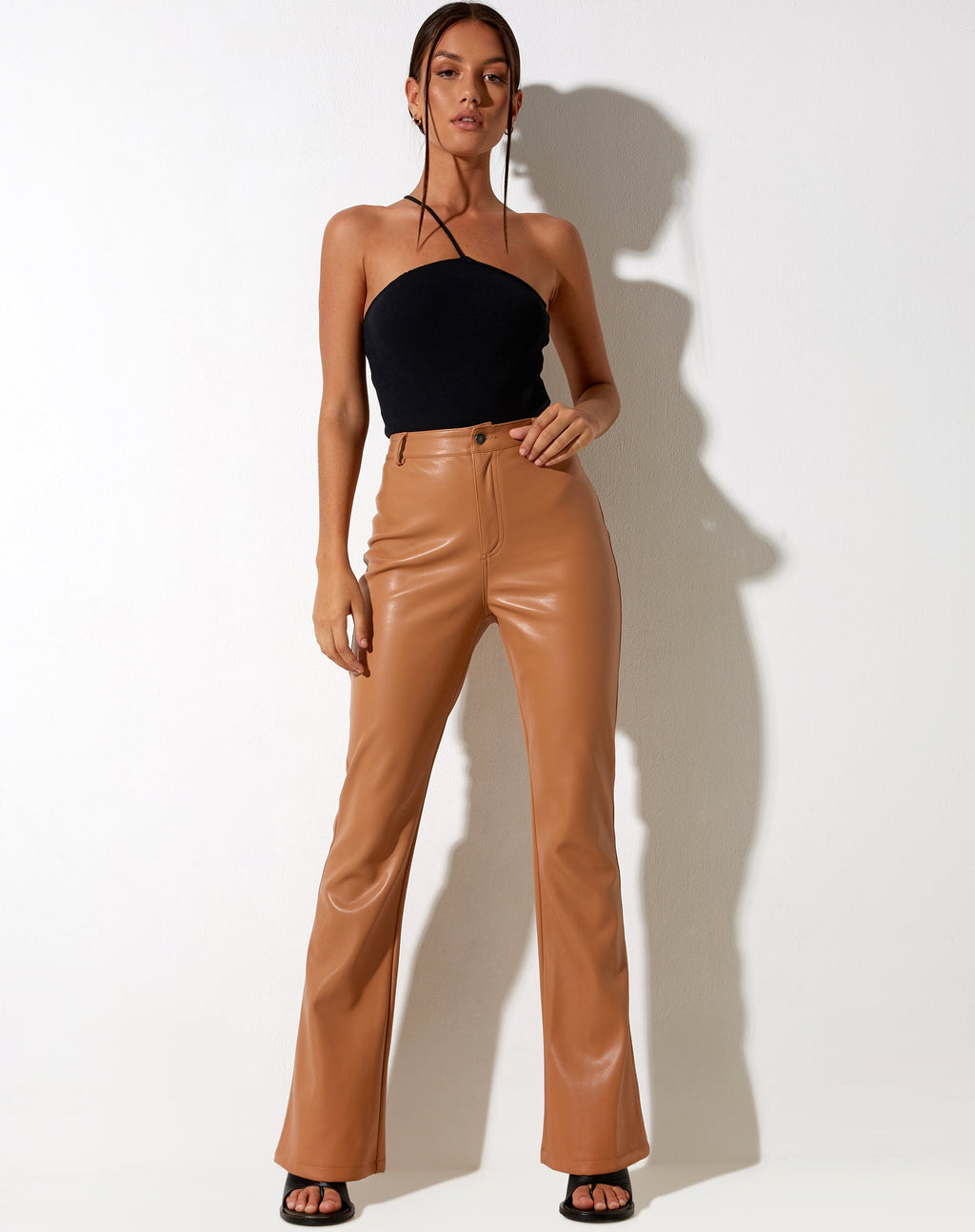 Pantaloni svasati Zoven in PU Peachy Tan