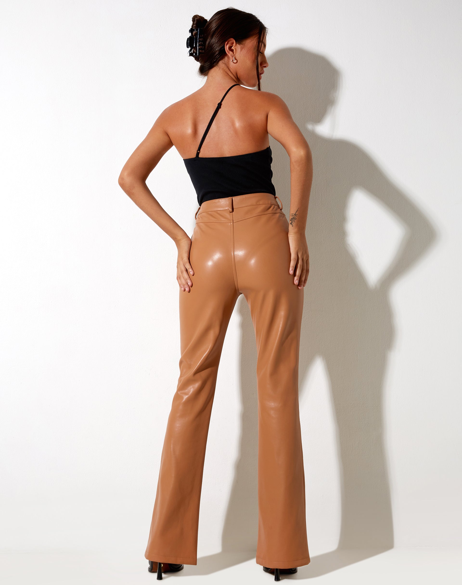 Immagine di Zoven Pantalone svasato in PU Peachy Tan