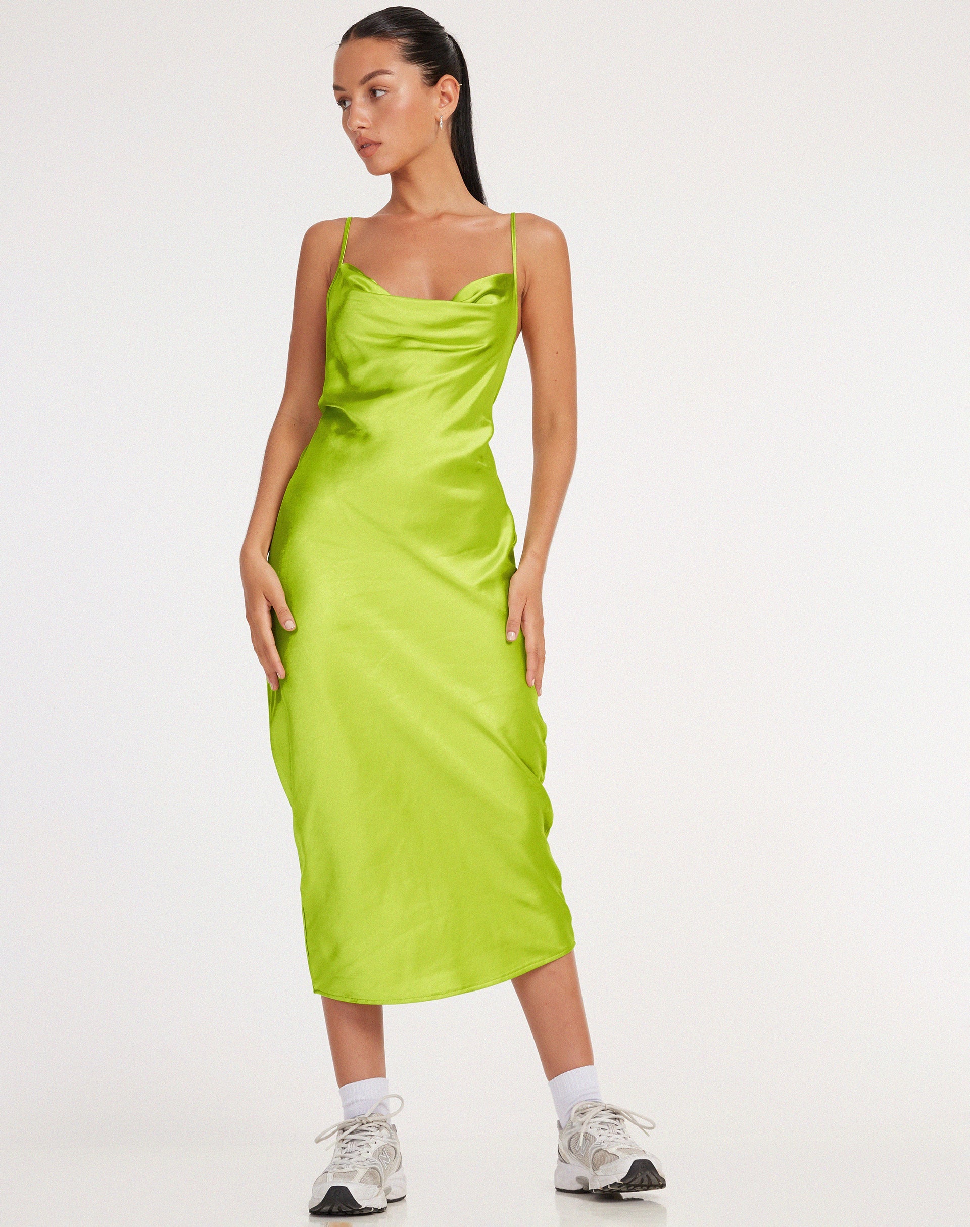 Immagine di Palasha Midi Dress in raso verde lime