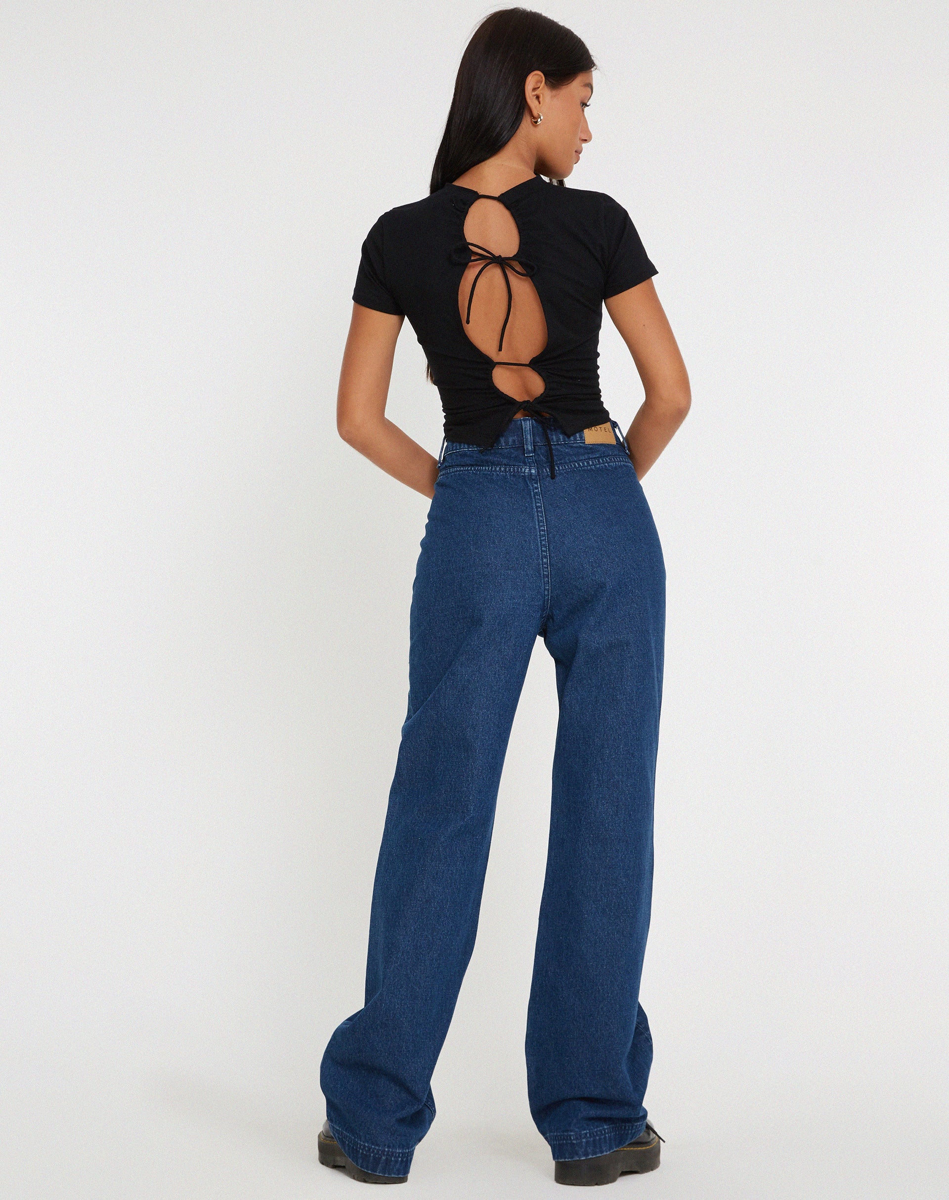 Immagine dei jeans flare con tasca retrò in indaco anni '90