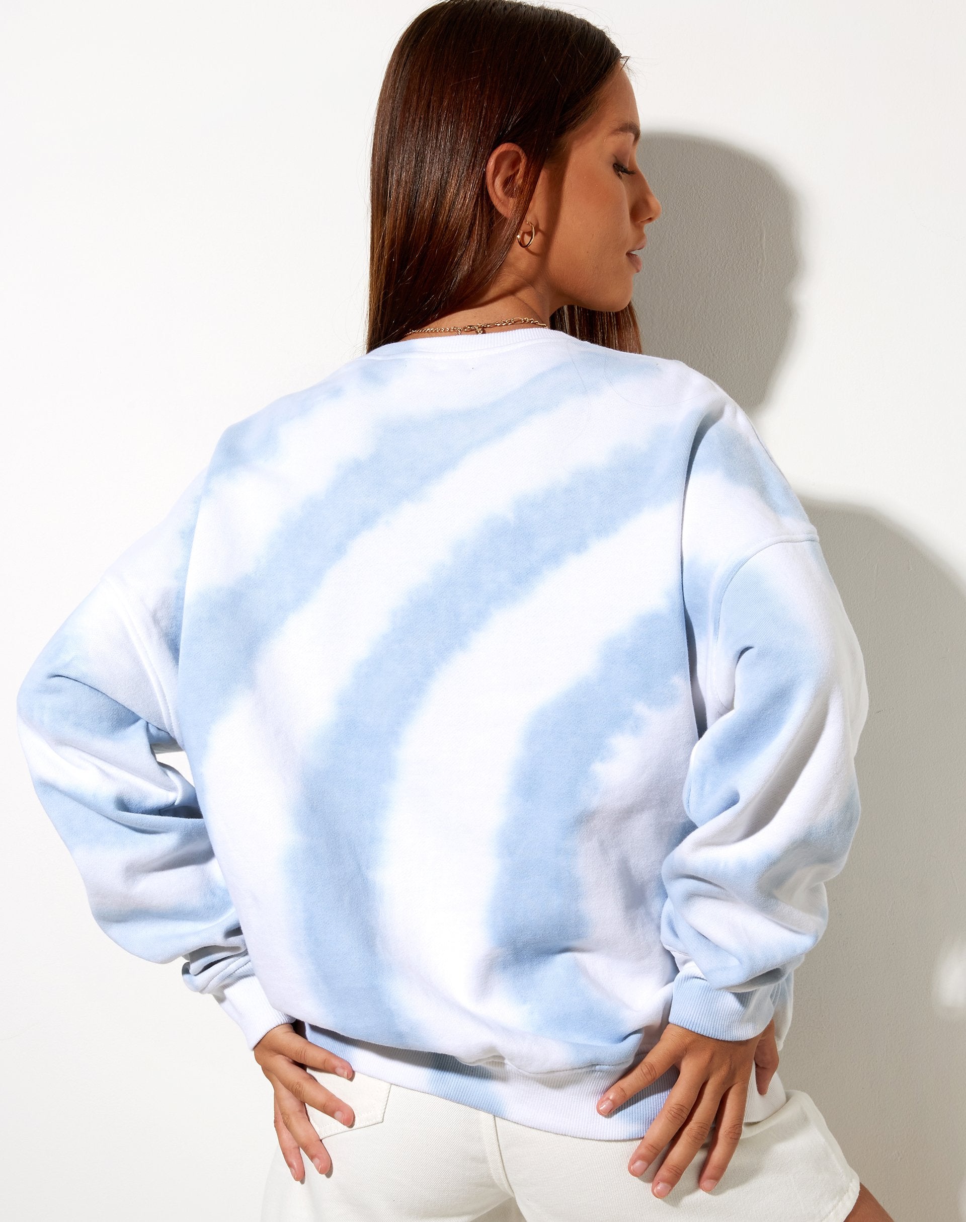 Immagine della felpa Ted in blu e bianco swirl tie dye