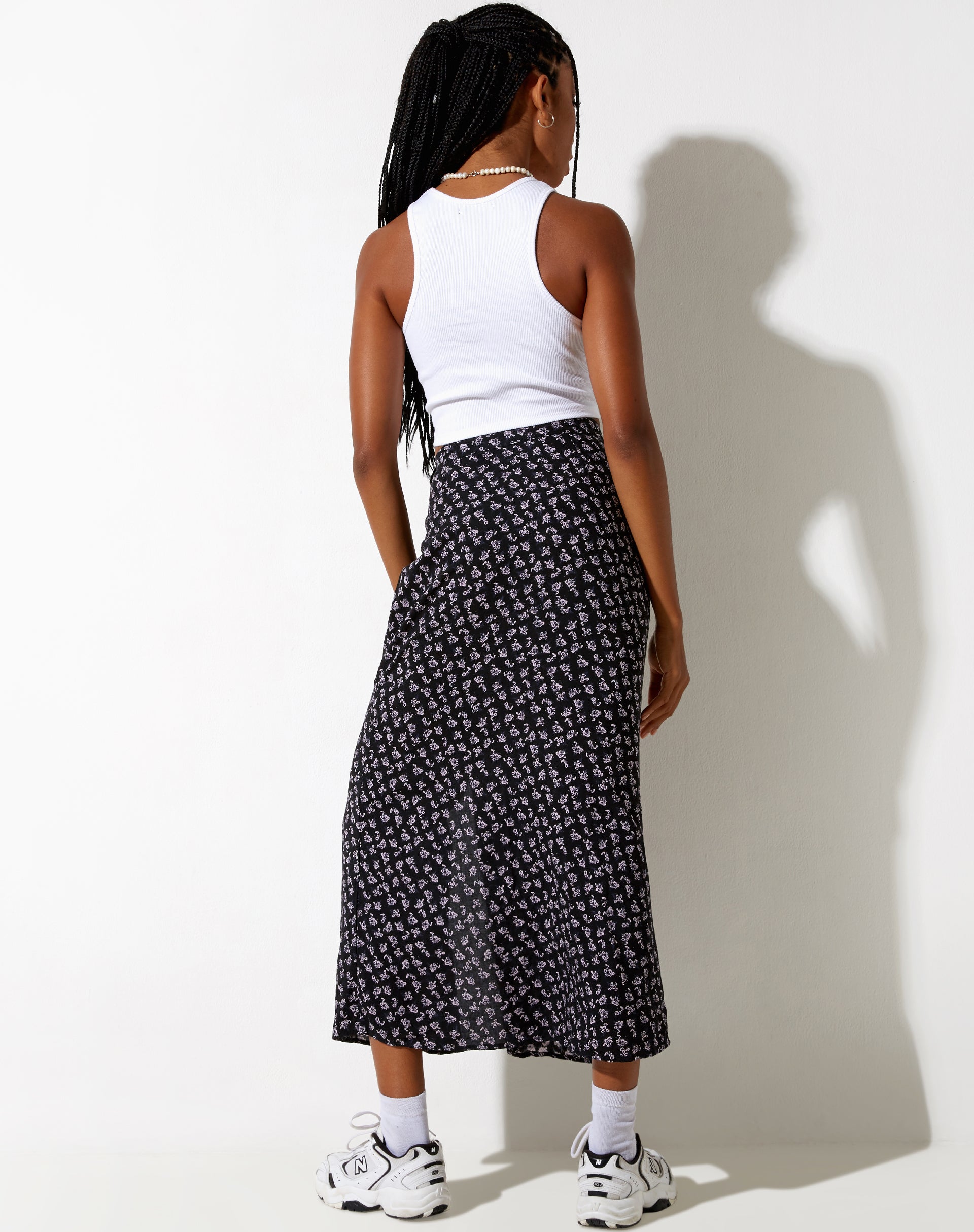 Immagine di Rima Midi Skirt in Dark Base Floral Nero
