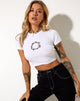 Immagine della t-shirt Ringer in bianco con stampa e ricamo Fantasy Reality Mix
