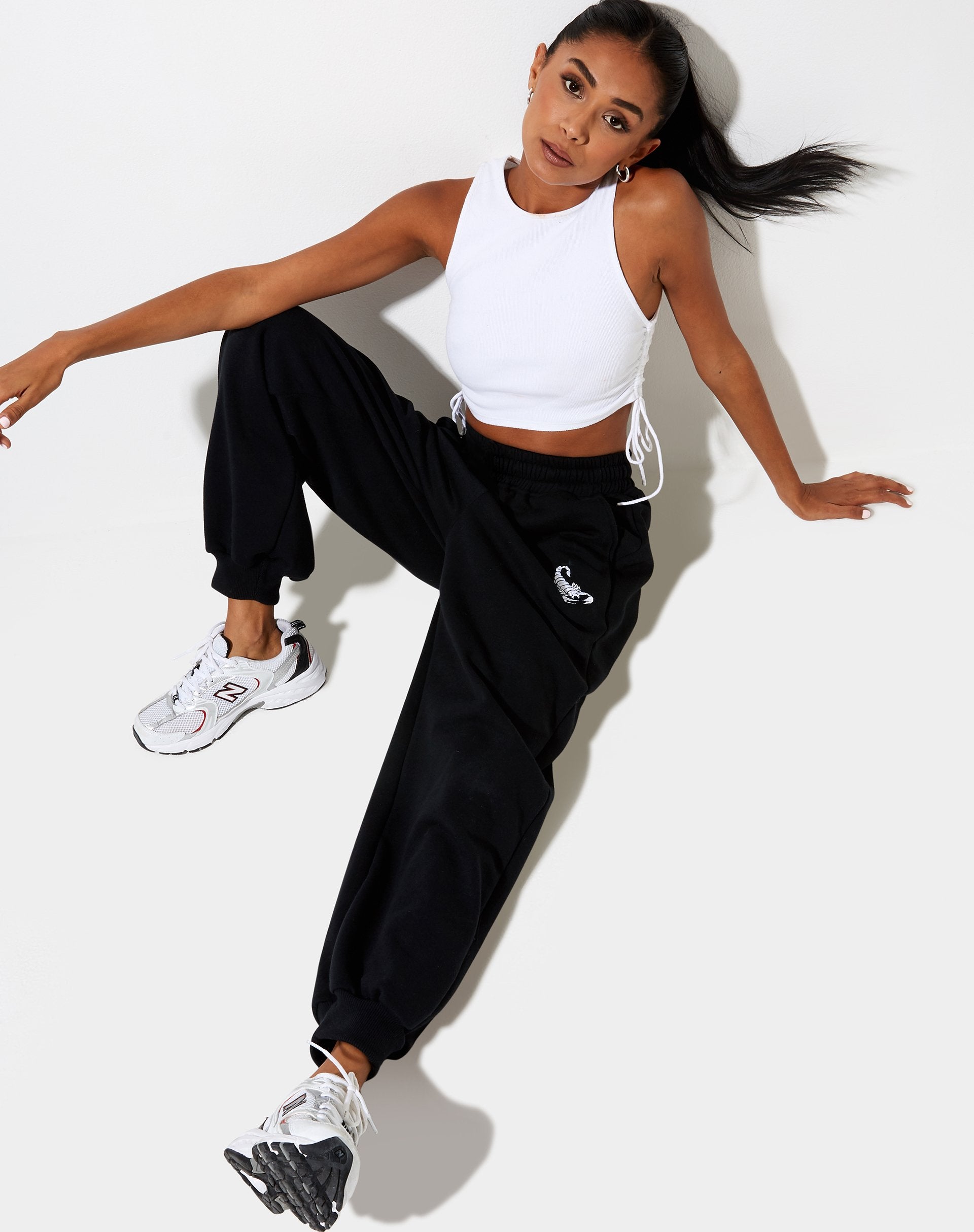 Immagine di Roider Jogger in nero con ricamo Scorpion White