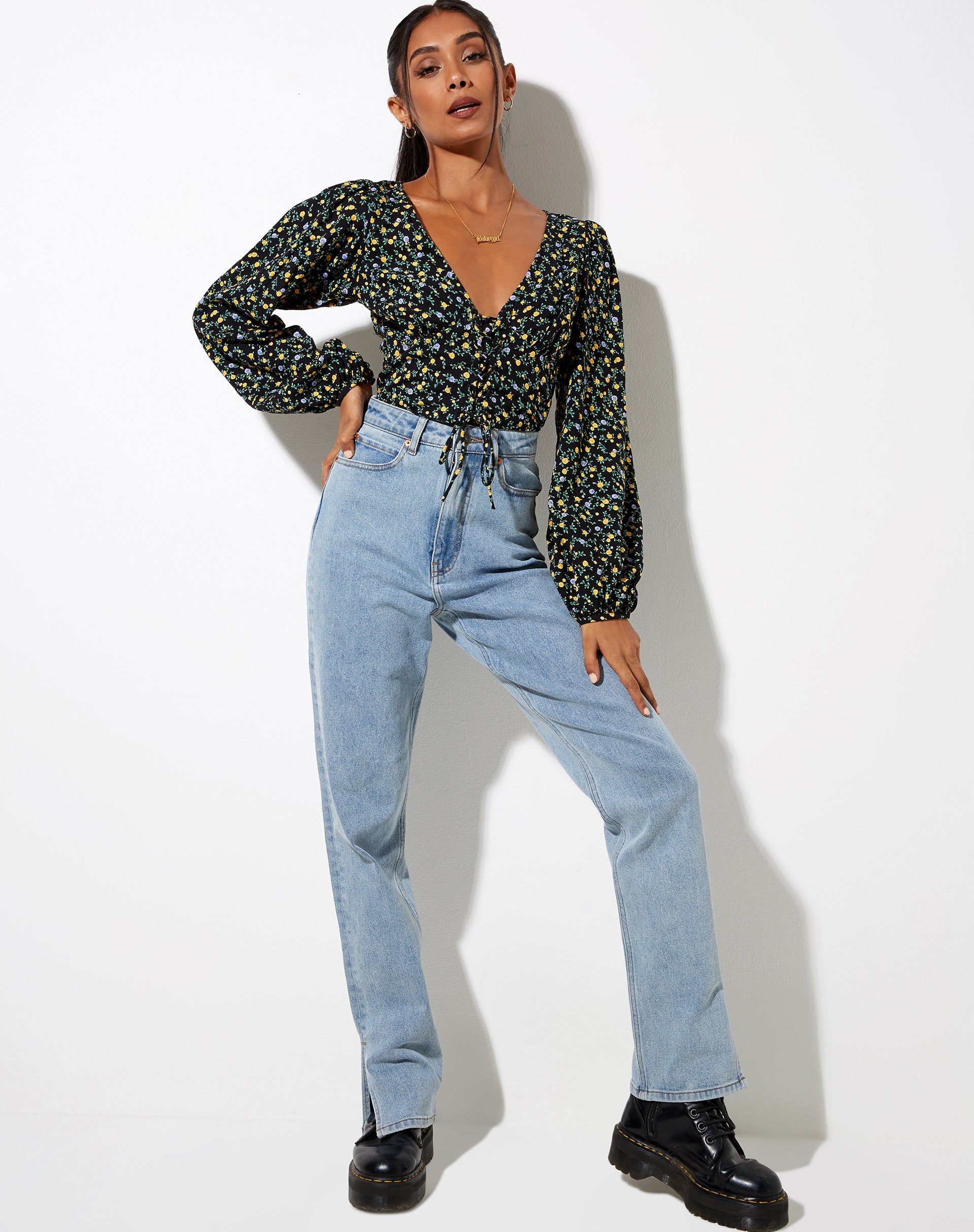 Immagine di Romina Top in Flowing Flower Nero