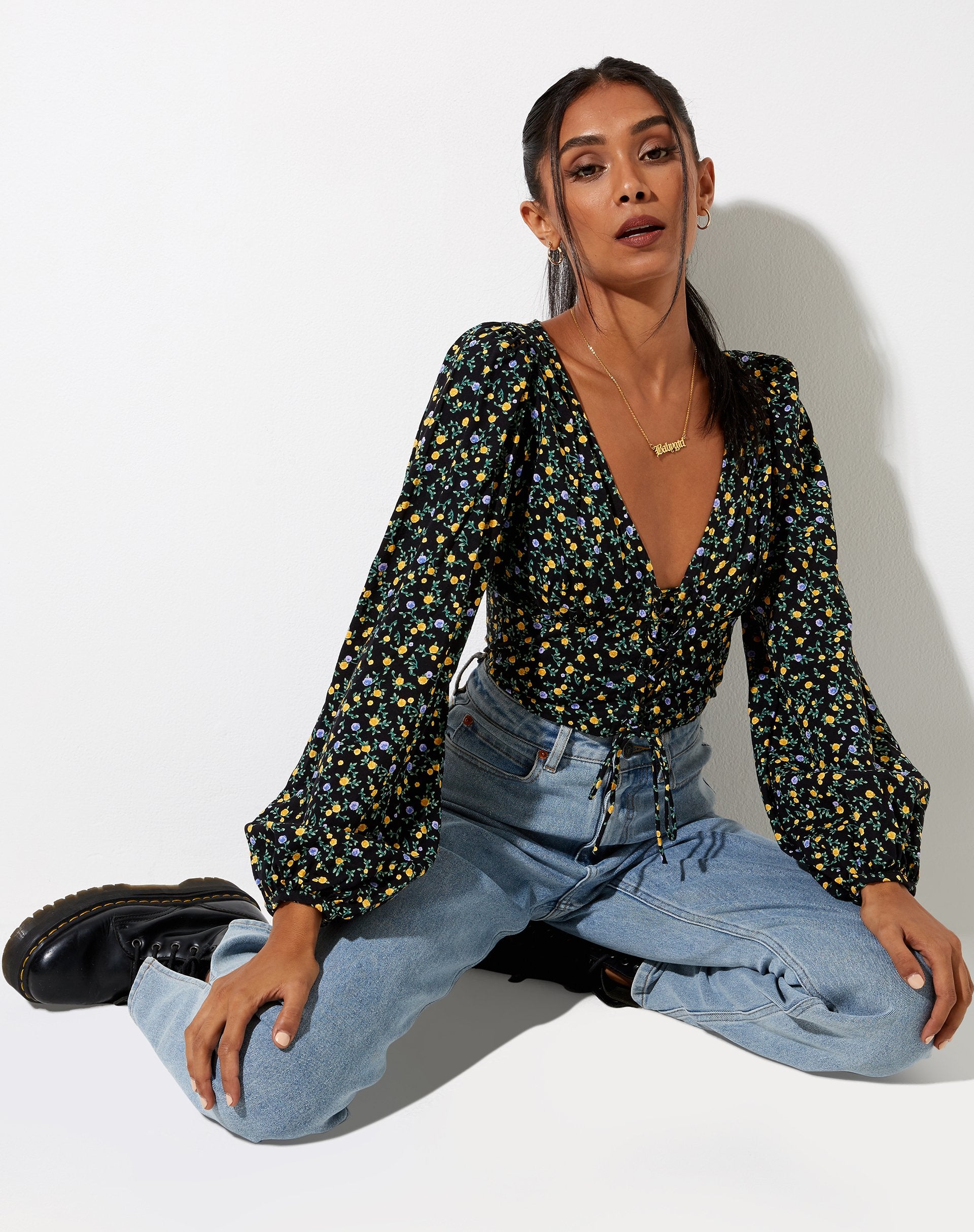 Immagine di Romina Top in Flowing Flower Nero