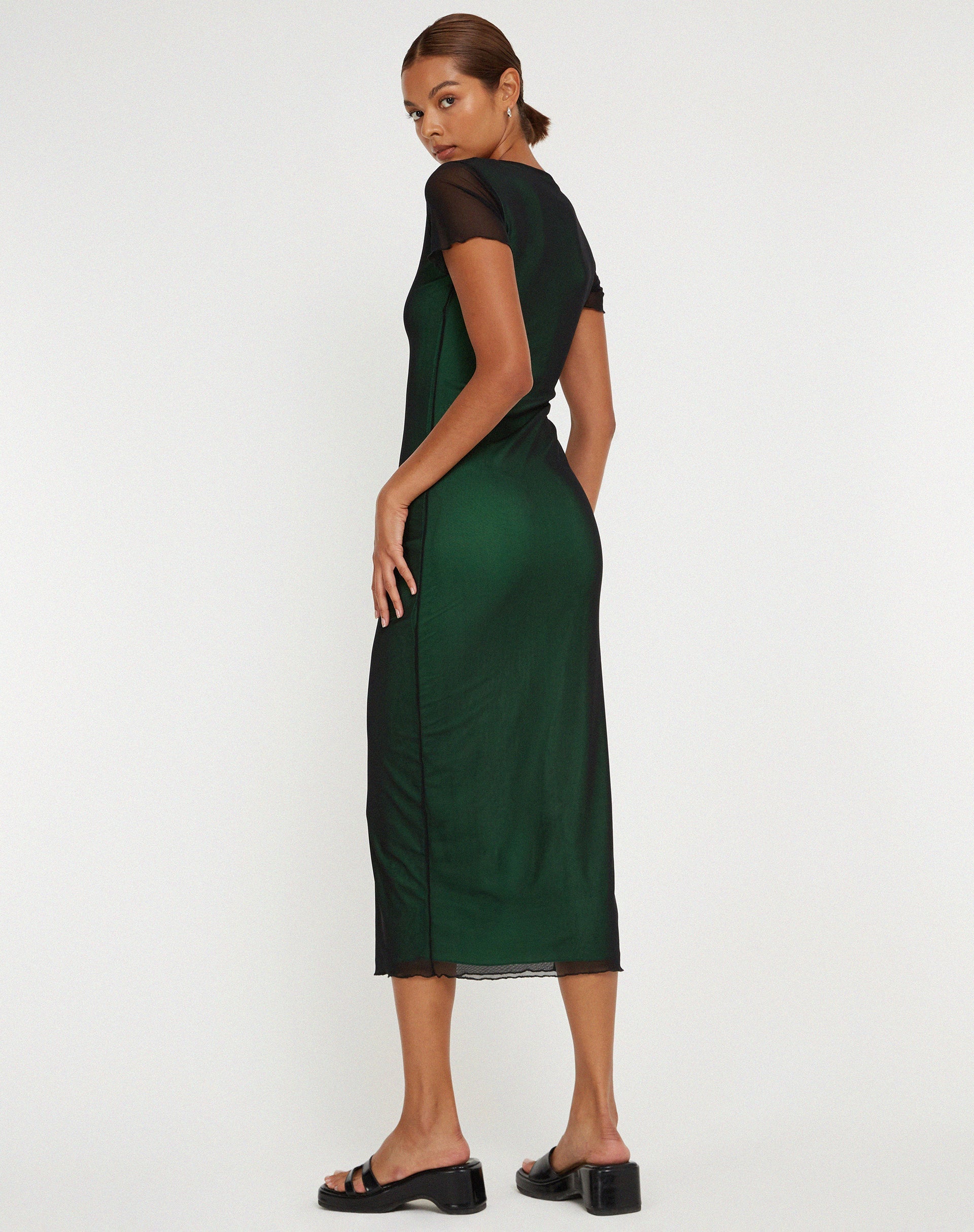 immagine di Roska Midi Dress nero con fodera verde vibrante