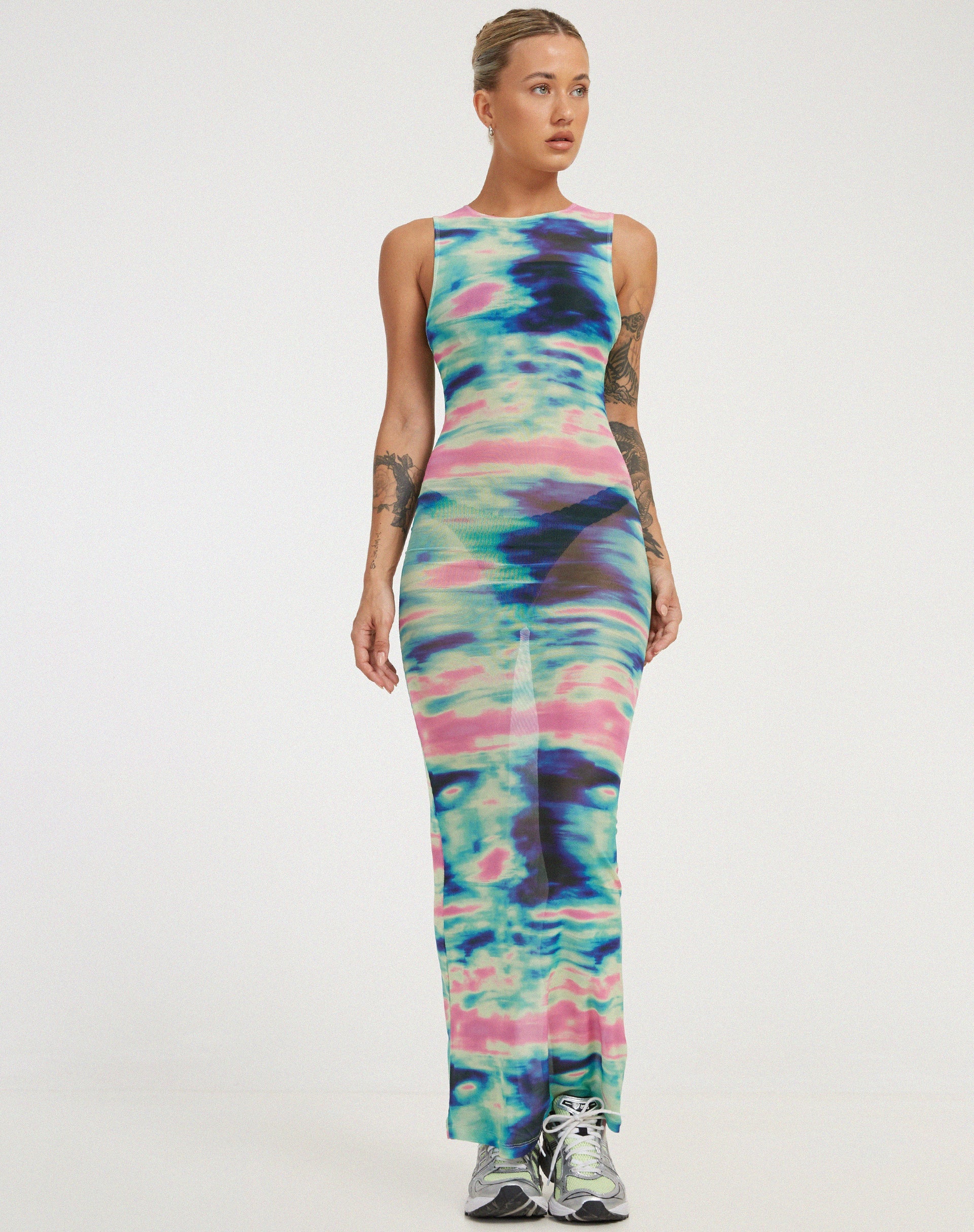 immagine di Roskila Maxi Dress in Multi Blur Orb Navy