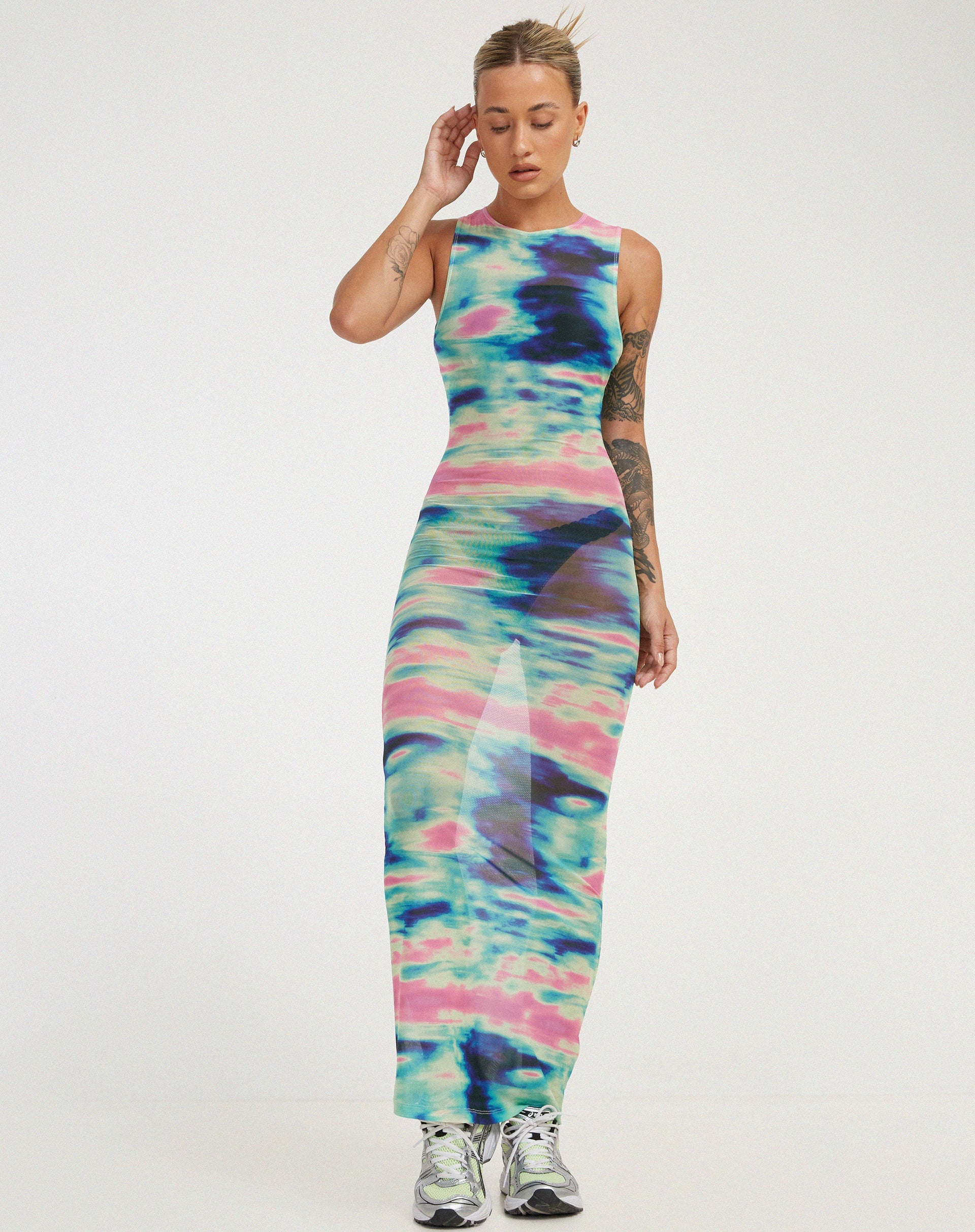 immagine di Roskila Maxi Dress in Multi Blur Orb Navy