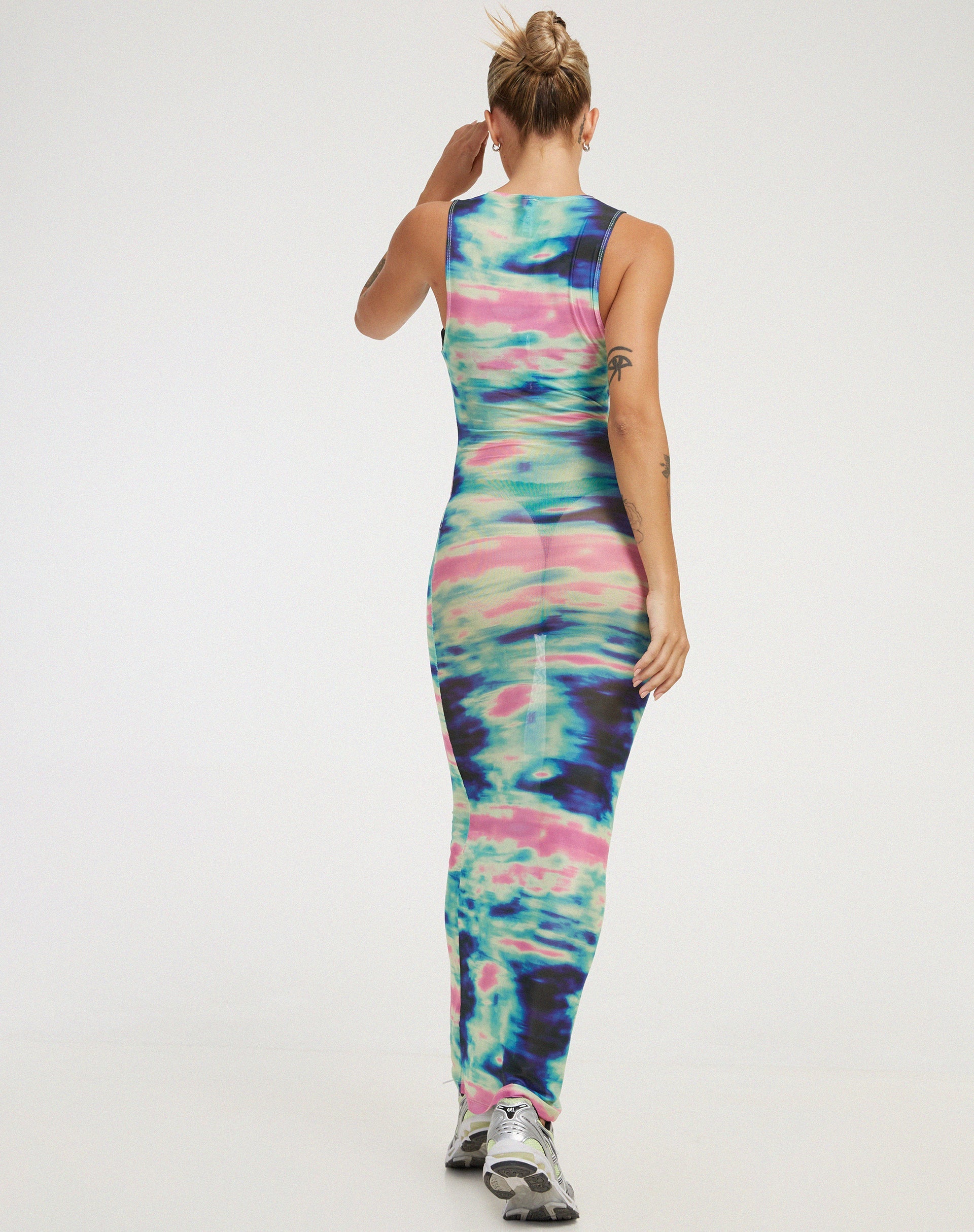 immagine di Roskila Maxi Dress in Multi Blur Orb Navy
