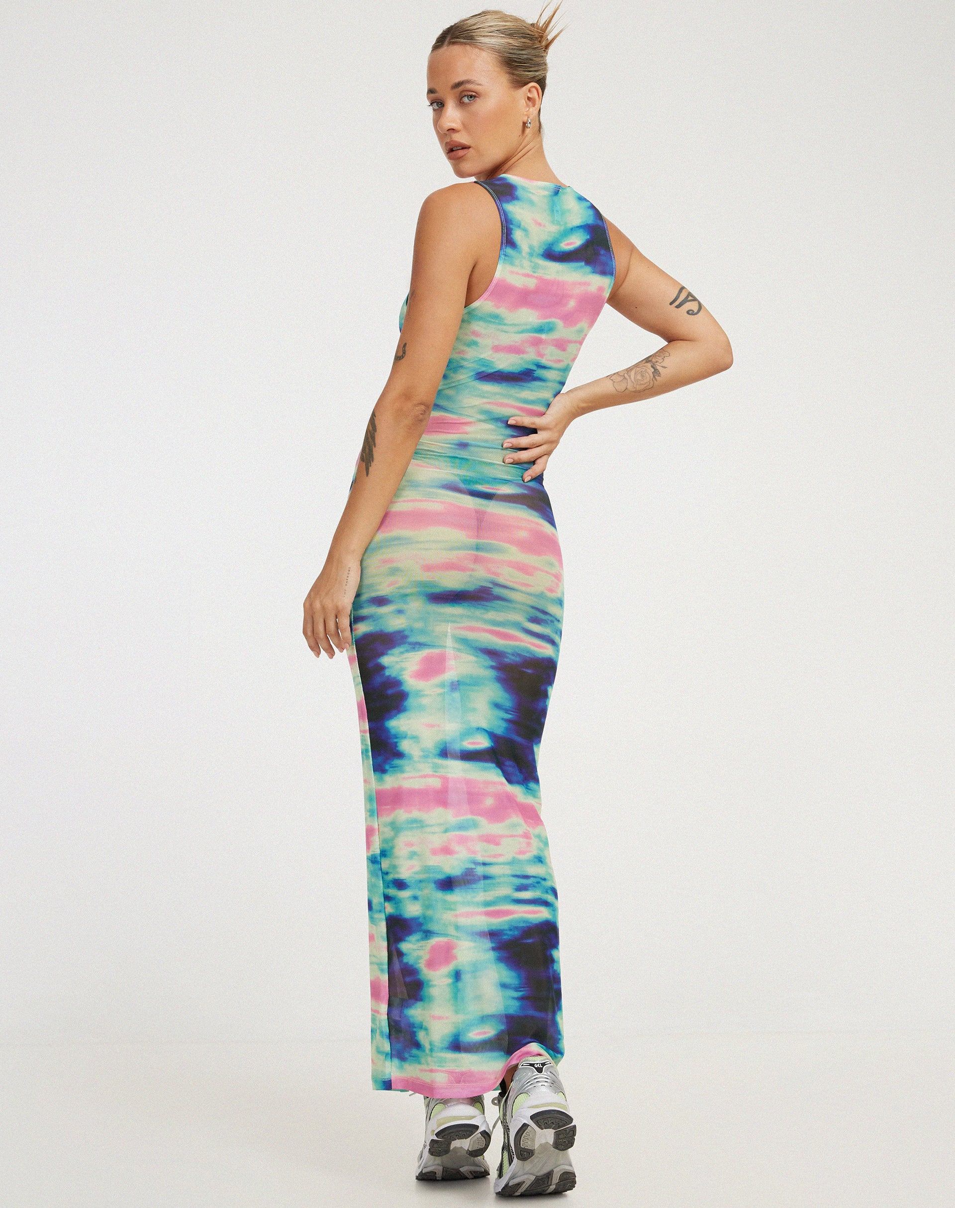 immagine di Roskila Maxi Dress in Multi Blur Orb Navy