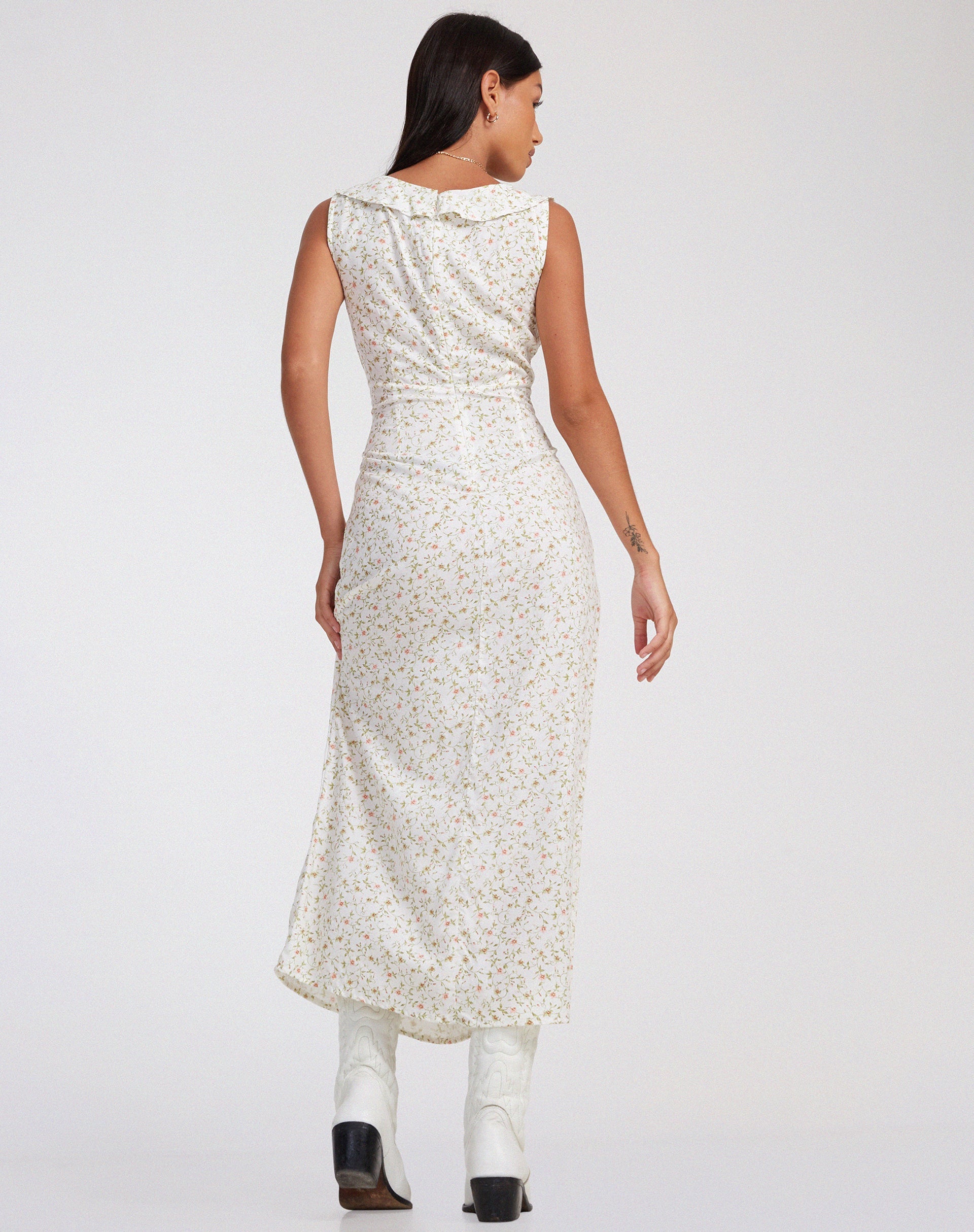 immagine di Rufiso Midi Dress in Pretty Petal Ivory