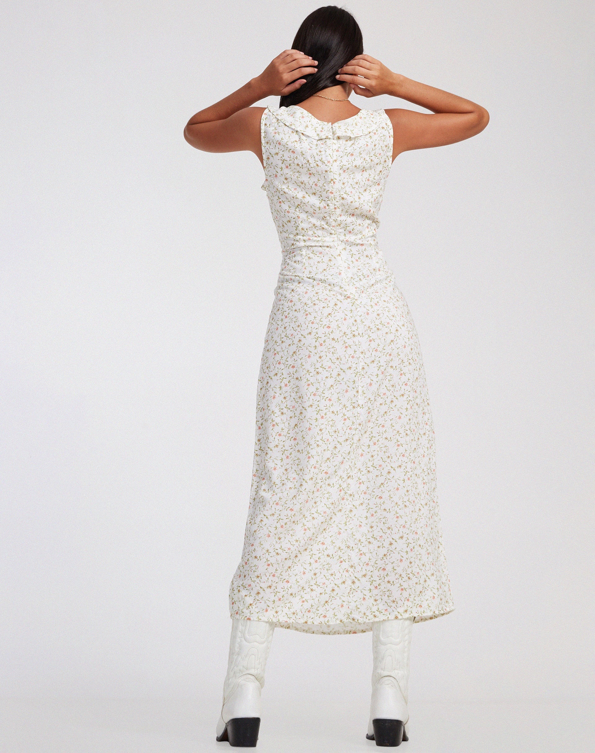 immagine di Rufiso Midi Dress in Pretty Petal Ivory