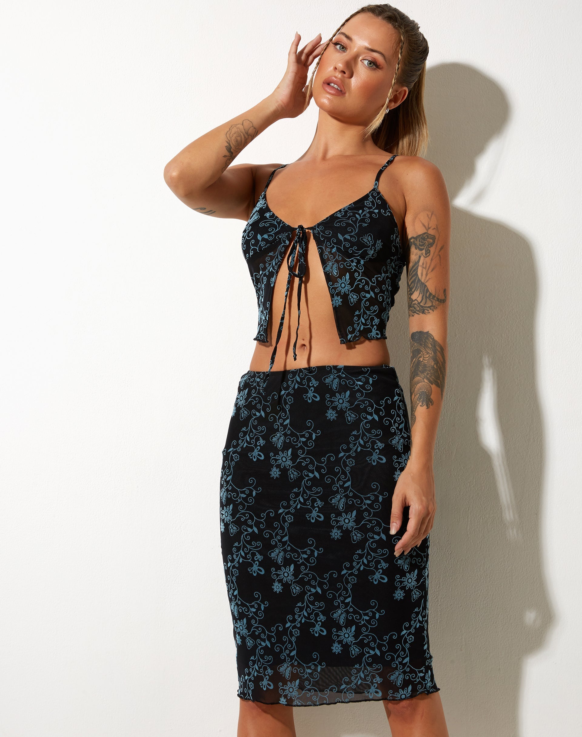 immagine di Rumak Cami Top in Butterfly Vine Flock Blu