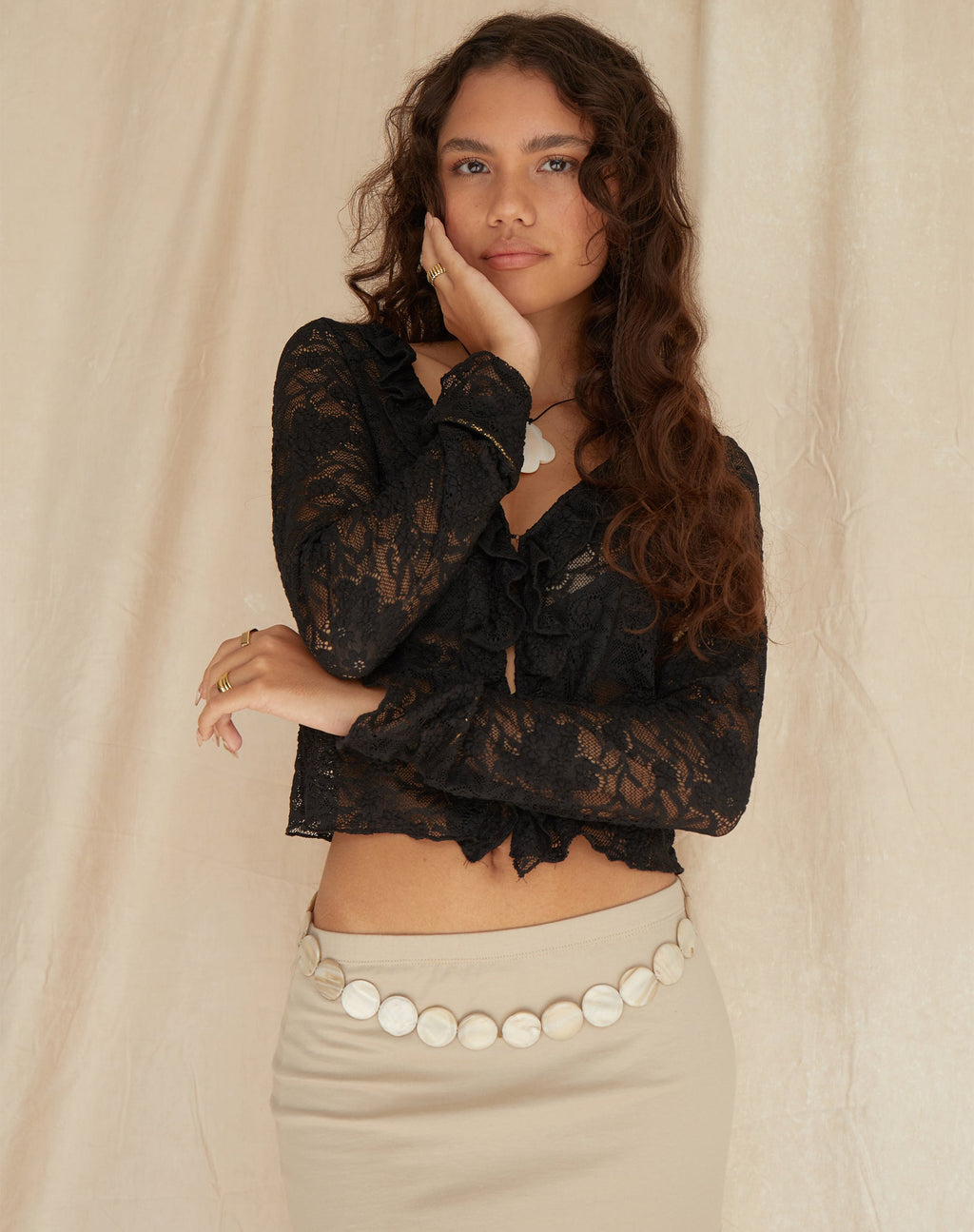 Sadiru Cardi in pizzo nero